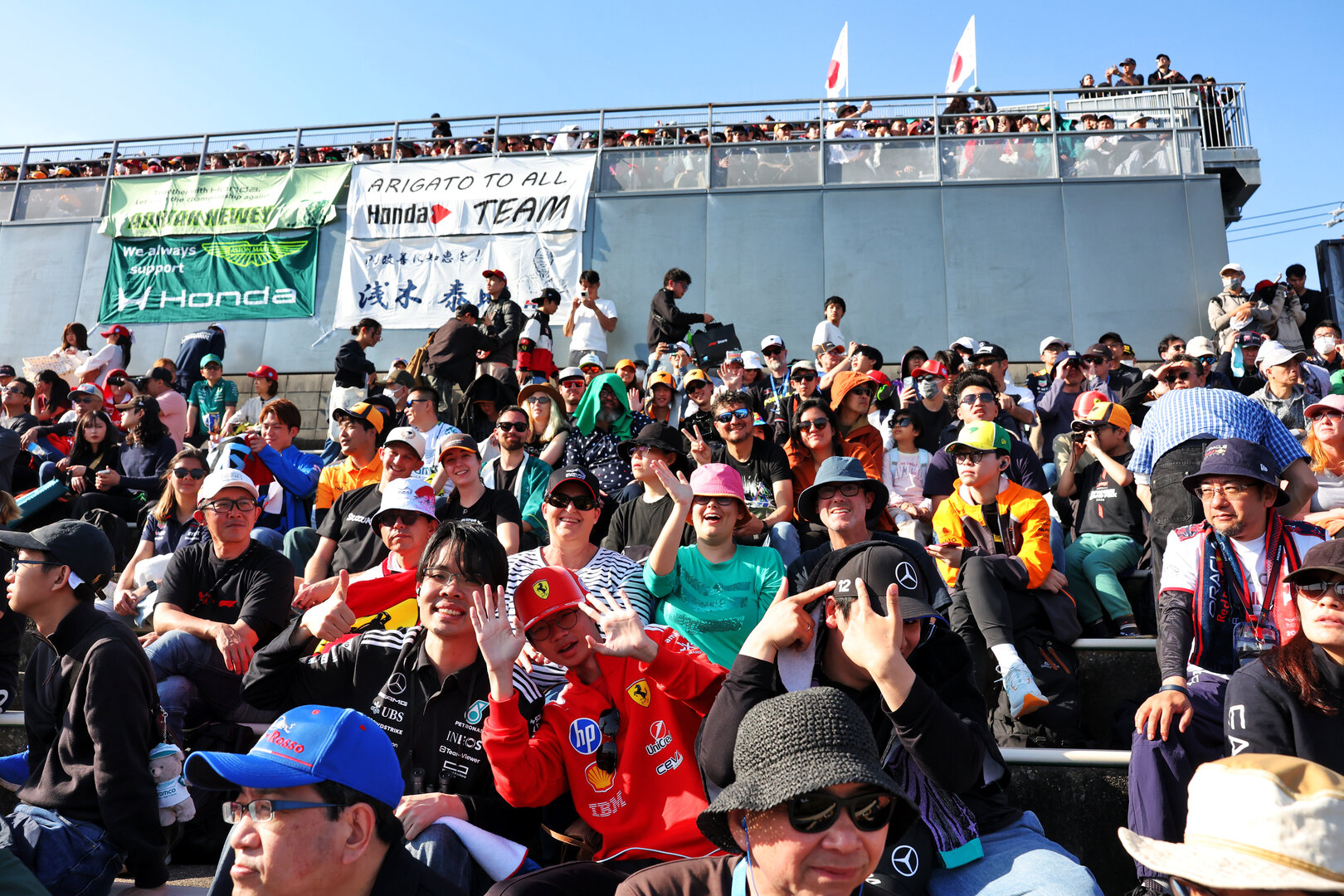 GP GIAPPONE, Circuit Atmosfera - fans in the grandstand.
27.03.2026. Formula 1 World Championship, Rd 3, Japanese Grand Prix, Suzuka, Japan, Practice Day.
- www.xpbimages.com, EMail: requests@xpbimages.com © Copyright: Rew / XPB Images
