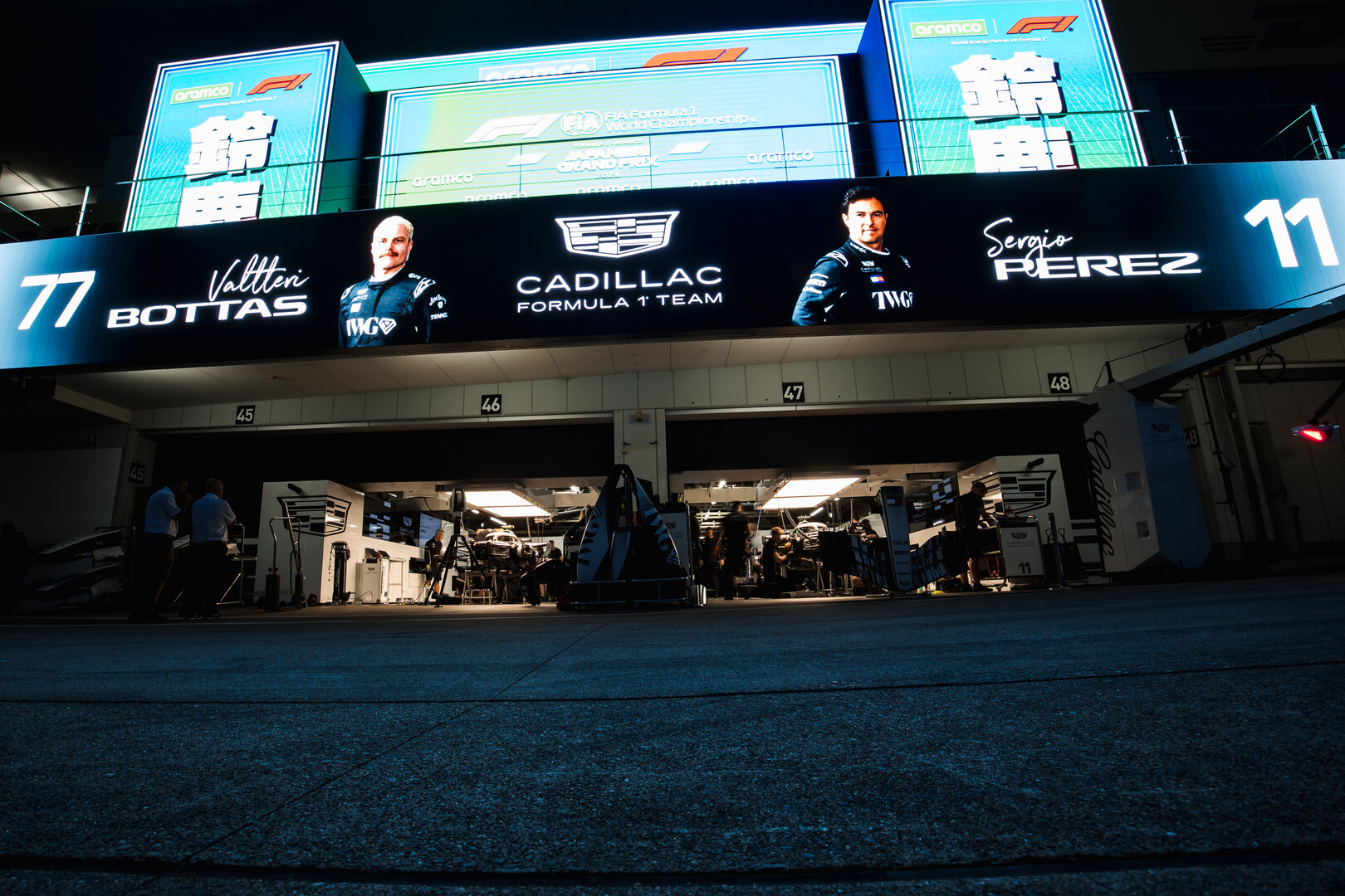 GP GIAPPONE, Cadillac Formula 1 Team pit garages at night.
27.03.2026. Formula 1 World Championship, Rd 3, Japanese Grand Prix, Suzuka, Japan, Practice Day.
- www.xpbimages.com, EMail: requests@xpbimages.com © Copyright: Bearne / XPB Images