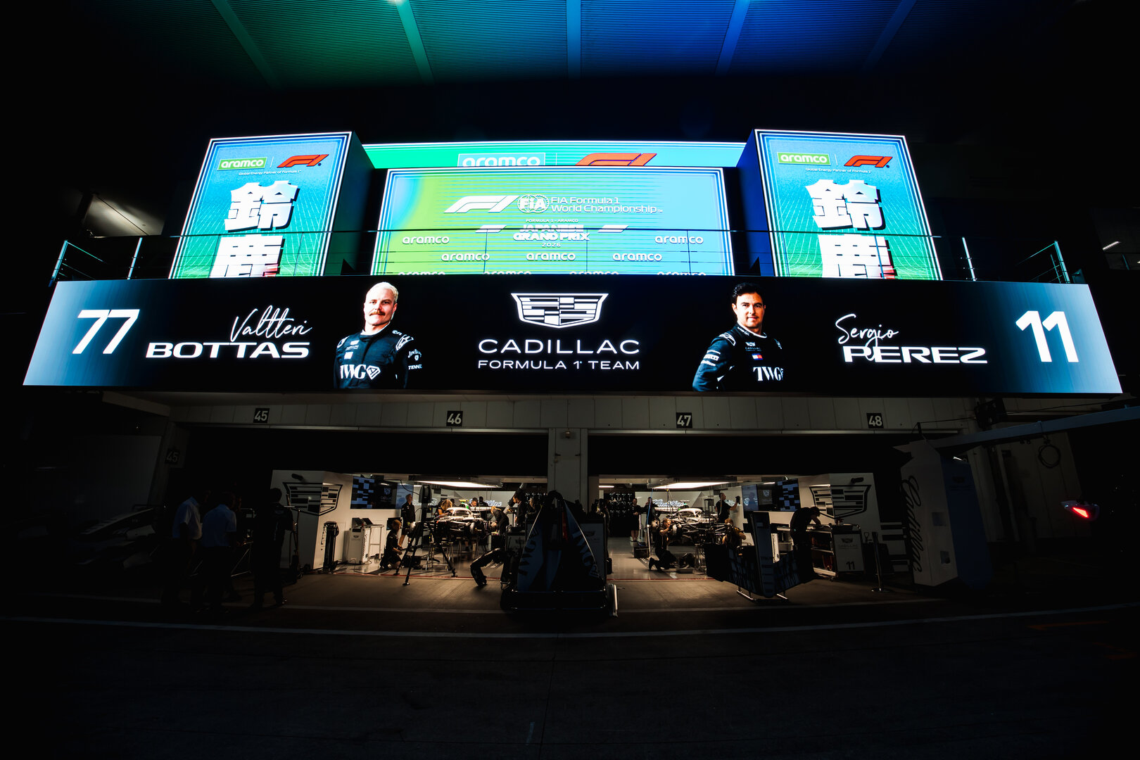GP GIAPPONE, Cadillac Formula 1 Team pit garages at night.
27.03.2026. Formula 1 World Championship, Rd 3, Japanese Grand Prix, Suzuka, Japan, Practice Day.
- www.xpbimages.com, EMail: requests@xpbimages.com © Copyright: Bearne / XPB Images