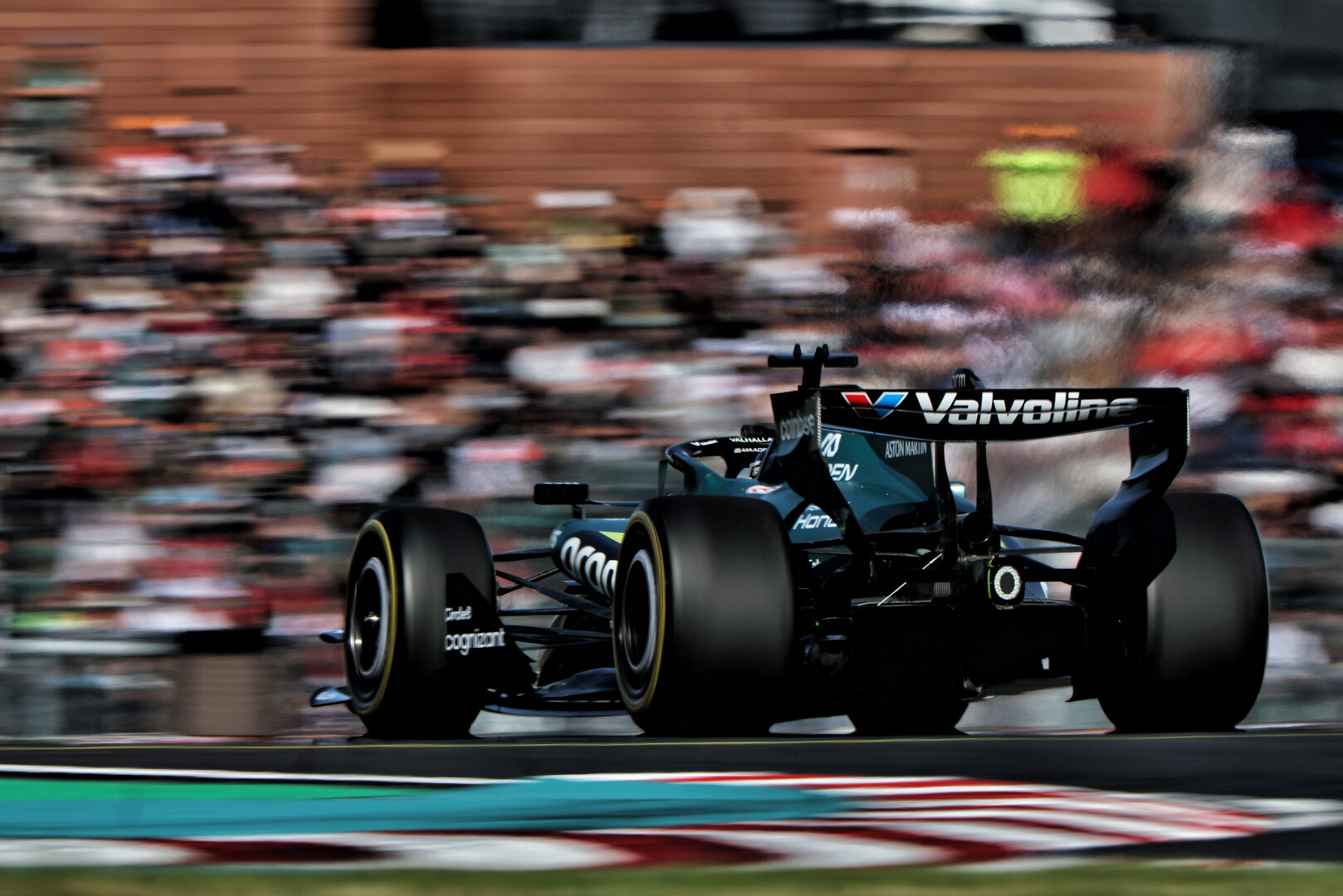 GP GIAPPONE, Lance Stroll (CDN) Aston Martin F1 Team AMR26.
27.03.2026. Formula 1 World Championship, Rd 3, Japanese Grand Prix, Suzuka, Japan, Practice Day.
- www.xpbimages.com, EMail: requests@xpbimages.com © Copyright: Coates / XPB Images