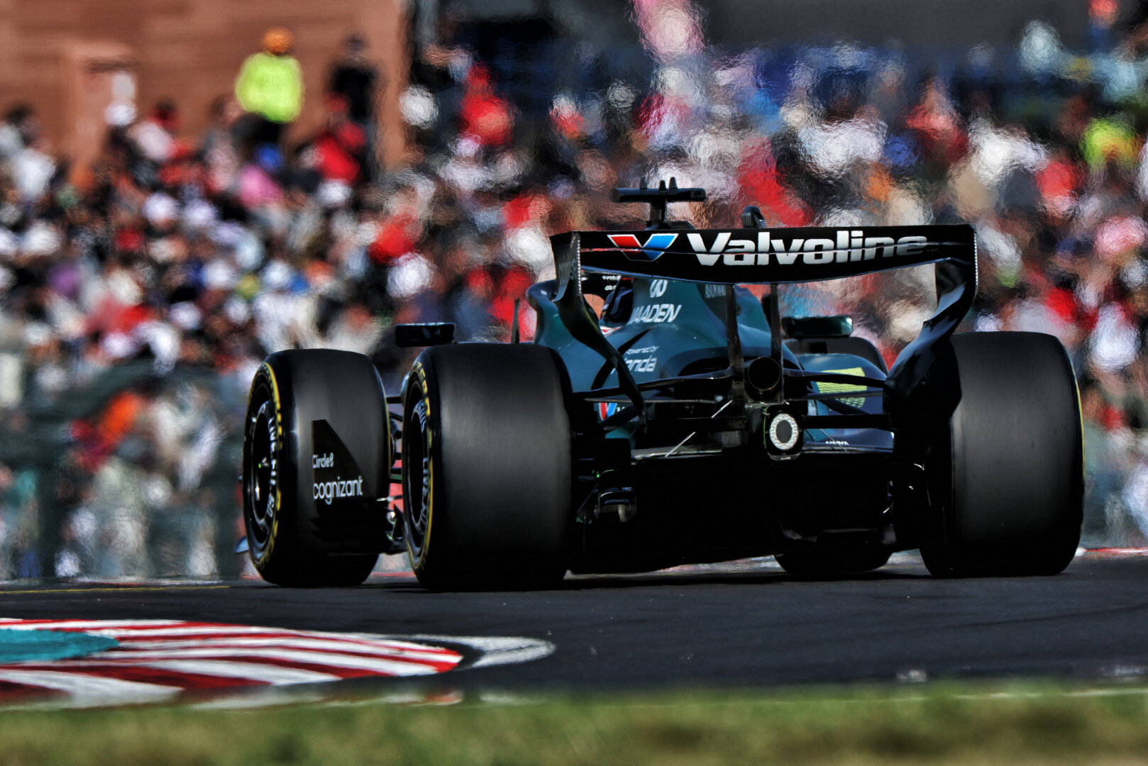 GP GIAPPONE, Lance Stroll (CDN) Aston Martin F1 Team AMR26.
27.03.2026. Formula 1 World Championship, Rd 3, Japanese Grand Prix, Suzuka, Japan, Practice Day.
 - www.xpbimages.com, EMail: requests@xpbimages.com © Copyright: Coates / XPB Images