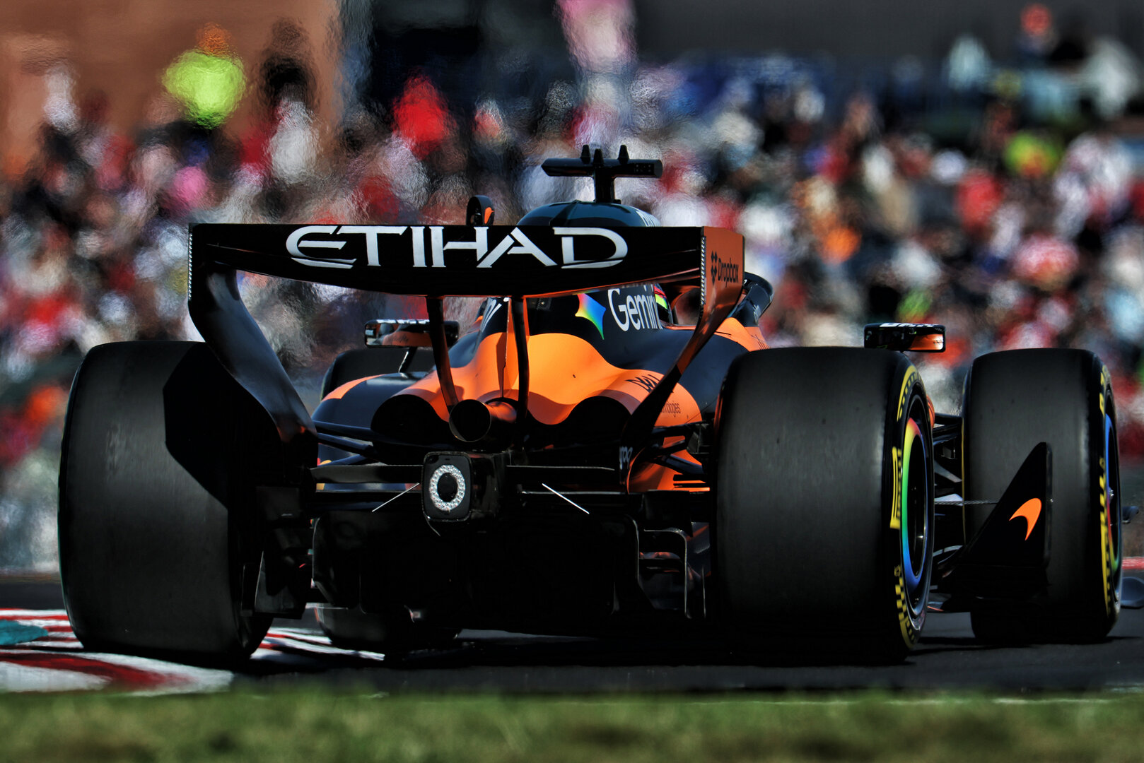 GP GIAPPONE, Oscar Piastri (AUS) McLaren F1 Team MCL40.
27.03.2026. Formula 1 World Championship, Rd 3, Japanese Grand Prix, Suzuka, Japan, Practice Day.
 - www.xpbimages.com, EMail: requests@xpbimages.com © Copyright: Coates / XPB Images