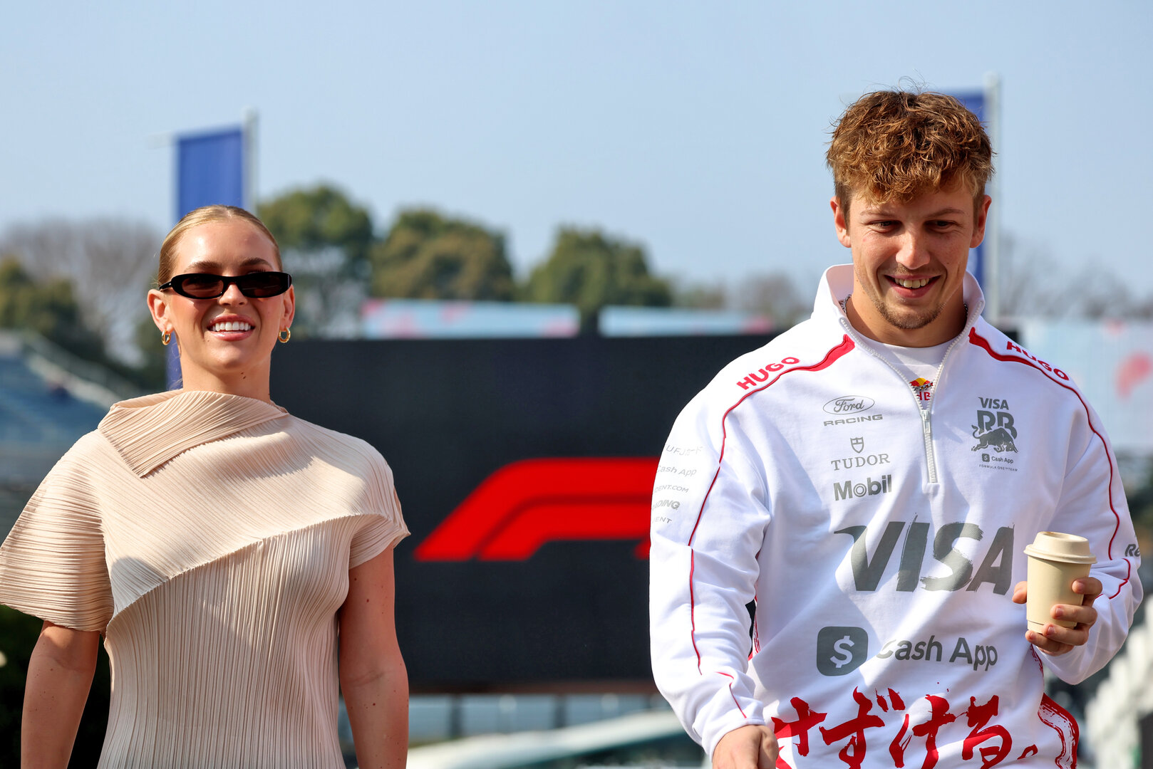 GP GIAPPONE, (L to R): Hannah St. John (USA) with her boyfriend Liam Lawson (NZL) Racing Bulls Formula One Team.
28.03.2026. Formula 1 World Championship, Rd 3, Japanese Grand Prix, Suzuka, Japan, Qualifiche Day.
 - www.xpbimages.com, EMail: requests@xpbimages.com © Copyright: Rew / XPB Images