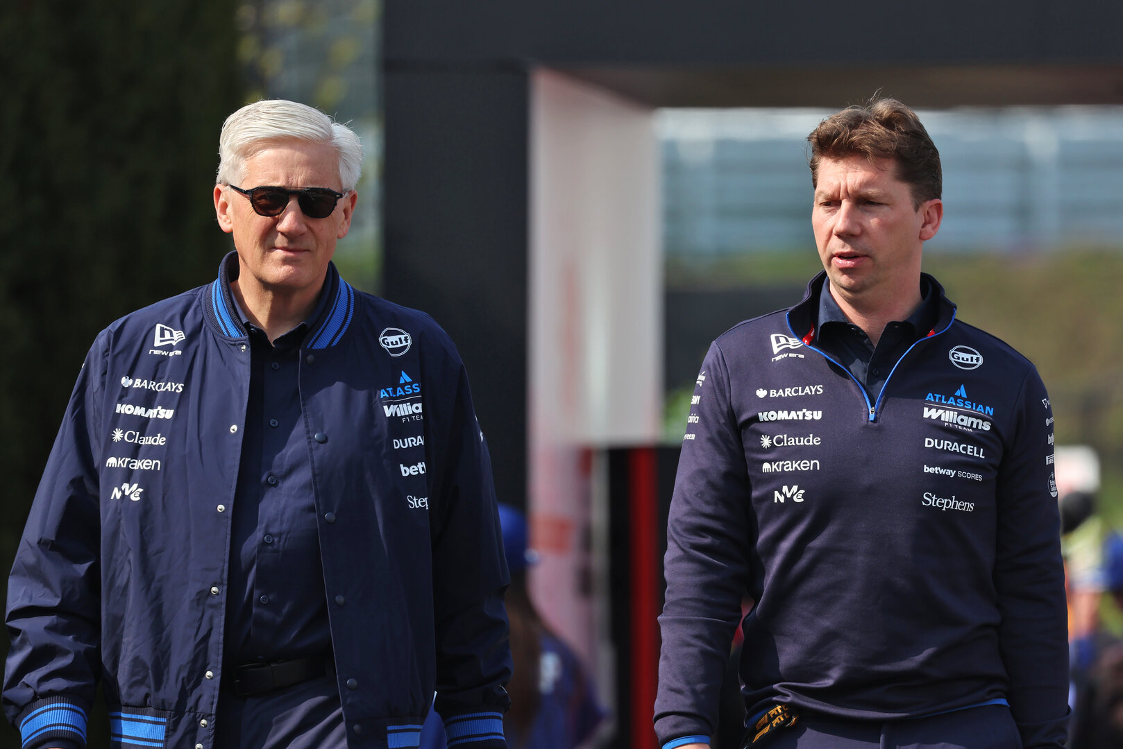 GP GIAPPONE, (L to R): Matthew Savage, Dorilton Capital Chairman - Williams F1 Team Director with James Vowles (GBR) Williams F1 Team, Team Principal.
28.03.2026. Formula 1 World Championship, Rd 3, Japanese Grand Prix, Suzuka, Japan, Qualifiche Day.
 - www.xpbimages.com, EMail: requests@xpbimages.com © Copyright: Rew / XPB Images