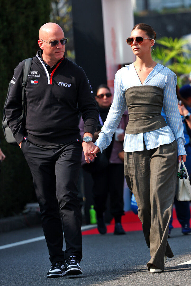 GP GIAPPONE, (L to R): Dan Towriss (USA) Cadillac F1 Team e TWG Motorsports CEO with sua moglie Cassidy Towriss.
28.03.2026. Formula 1 World Championship, Rd 3, Japanese Grand Prix, Suzuka, Japan, Qualifiche Day.
- www.xpbimages.com, EMail: requests@xpbimages.com © Copyright: Bearne / XPB Images