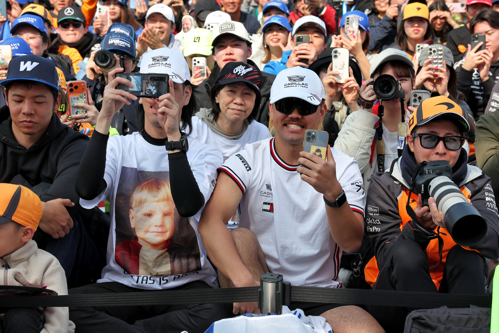 GP GIAPPONE, Cadillac Formula 1 Team fans at the FanZone Stage.
28.03.2026. Formula 1 World Championship, Rd 3, Japanese Grand Prix, Suzuka, Japan, Qualifiche Day.
 - www.xpbimages.com, EMail: requests@xpbimages.com © Copyright: Rew / XPB Images