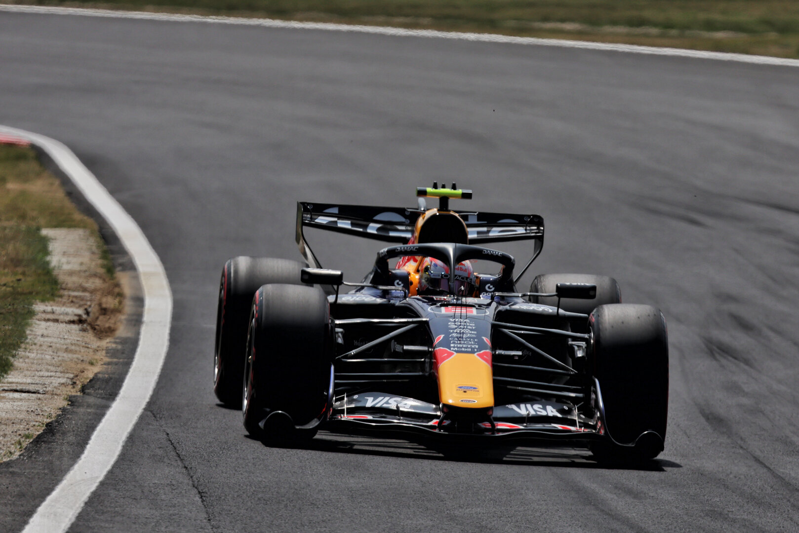 GP GIAPPONE, Isack Hadjar (FRA) Red Bull Racing RB22.
28.03.2026. Formula 1 World Championship, Rd 3, Japanese Grand Prix, Suzuka, Japan, Qualifiche Day.
 - www.xpbimages.com, EMail: requests@xpbimages.com © Copyright: Rew / XPB Images