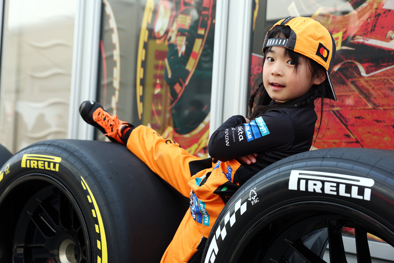 GP GIAPPONE, Paddock Atmosfera - young fan.
28.03.2026. Formula 1 World Championship, Rd 3, Japanese Grand Prix, Suzuka, Japan, Qualifiche Day.
- www.xpbimages.com, EMail: requests@xpbimages.com © Copyright: Bearne / XPB Images