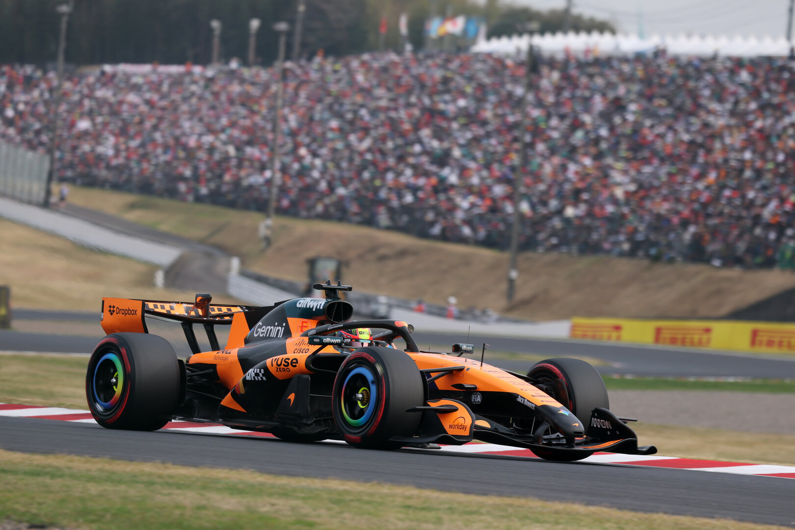 GP GIAPPONE, Oscar Piastri (AUS) McLaren F1 Team MCL40.
28.03.2026. Formula 1 World Championship, Rd 3, Japanese Grand Prix, Suzuka, Japan, Qualifiche Day.
- www.xpbimages.com, EMail: requests@xpbimages.com © Copyright: Charniaux / XPB Images