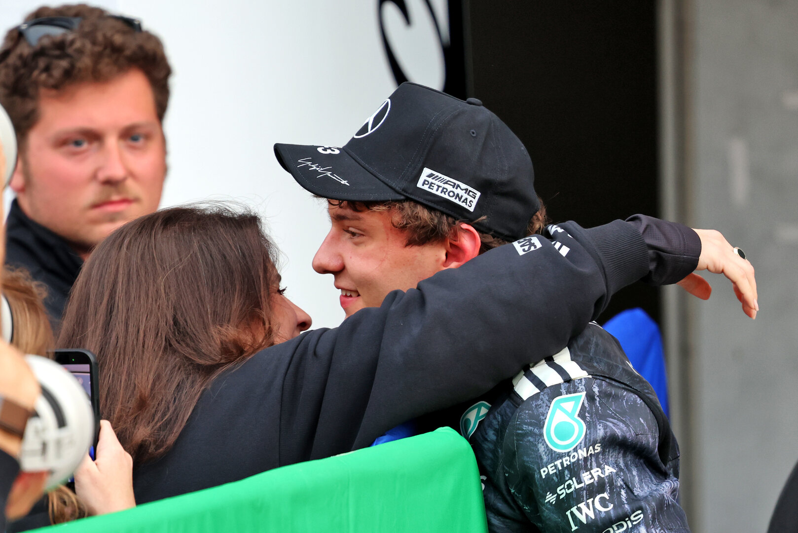 GP GIAPPONE, Andrea Kimi Antonelli (ITA) Mercedes AMG Formula One Team celebrates his pole position in qualifying parc ferme.
28.03.2026. Formula 1 World Championship, Rd 3, Japanese Grand Prix, Suzuka, Japan, Qualifiche Day.
- www.xpbimages.com, EMail: requests@xpbimages.com © Copyright: Batchelor / XPB Images