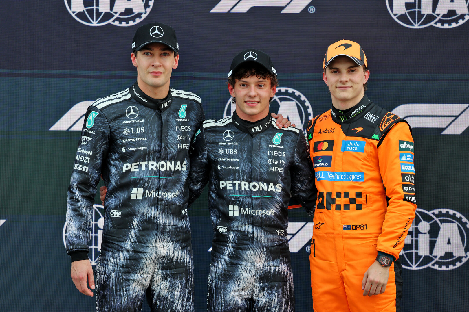 GP GIAPPONE, Qualifiche top three in parc ferme (L to R): George Russell (GBR) Mercedes AMG Formula One Team, second; Andrea Kimi Antonelli (ITA) Mercedes AMG Formula One Team, pole position; Oscar Piastri (AUS) McLaren F1 Team, third.
28.03.2026. Formula 1 World Championship, Rd 3, Japanese Grand Prix, Suzuka, Japan, Qualifiche Day.
- www.xpbimages.com, EMail: requests@xpbimages.com © Copyright: Batchelor / XPB Images