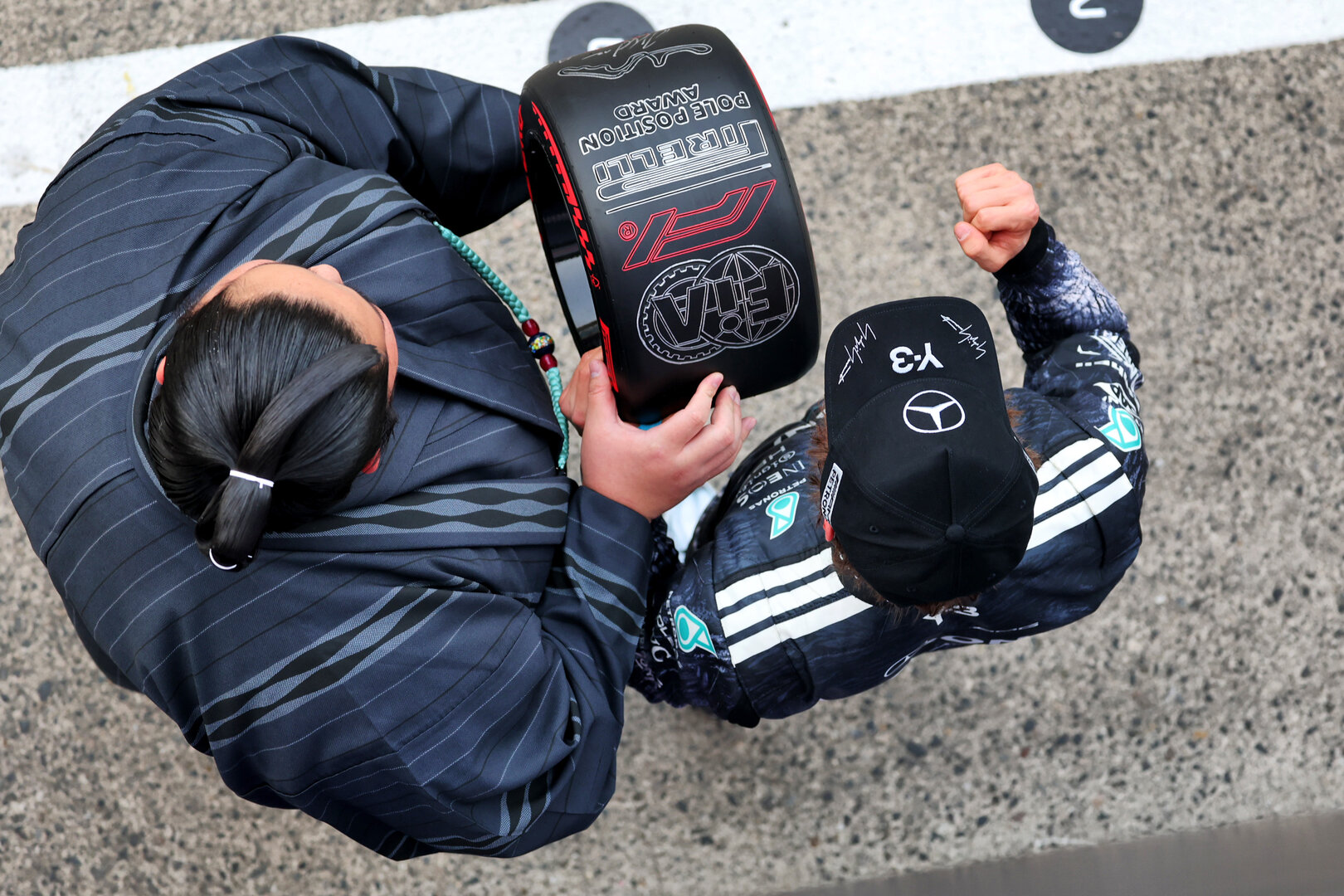 GP GIAPPONE, Andrea Kimi Antonelli (ITA) Mercedes AMG Formula One Team receives the Pirelli Pole Position Award from Kotozakura Masakatsu II (JPN) Sumo Wrestler, in qualifying parc ferme.
28.03.2026. Formula 1 World Championship, Rd 3, Japanese Grand Prix, Suzuka, Japan, Qualifiche Day.
- www.xpbimages.com, EMail: requests@xpbimages.com © Copyright: Coates / XPB Images