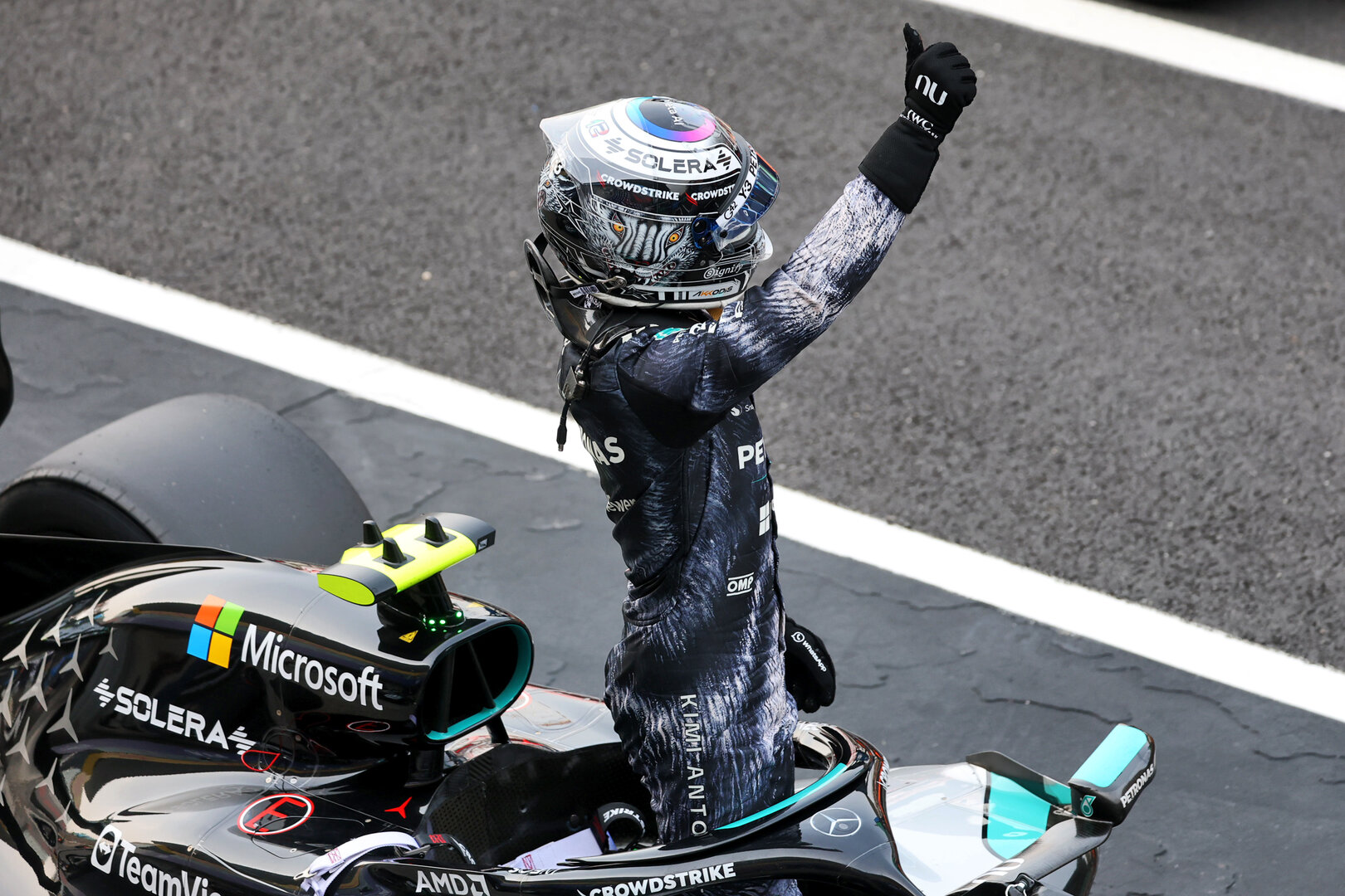GP GIAPPONE, Andrea Kimi Antonelli (ITA) Mercedes AMG Formula One Team celebrates his pole position in qualifying parc ferme.
28.03.2026. Formula 1 World Championship, Rd 3, Japanese Grand Prix, Suzuka, Japan, Qualifiche Day.
- www.xpbimages.com, EMail: requests@xpbimages.com © Copyright: Coates / XPB Images