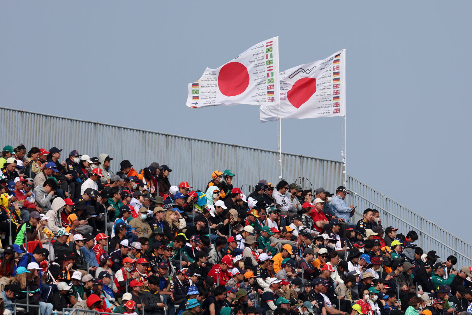 GP GIAPPONE, Circuit Atmosfera - fans in the grandstand.
28.03.2026. Formula 1 World Championship, Rd 3, Japanese Grand Prix, Suzuka, Japan, Qualifiche Day.
- www.xpbimages.com, EMail: requests@xpbimages.com © Copyright: Rew / XPB Images