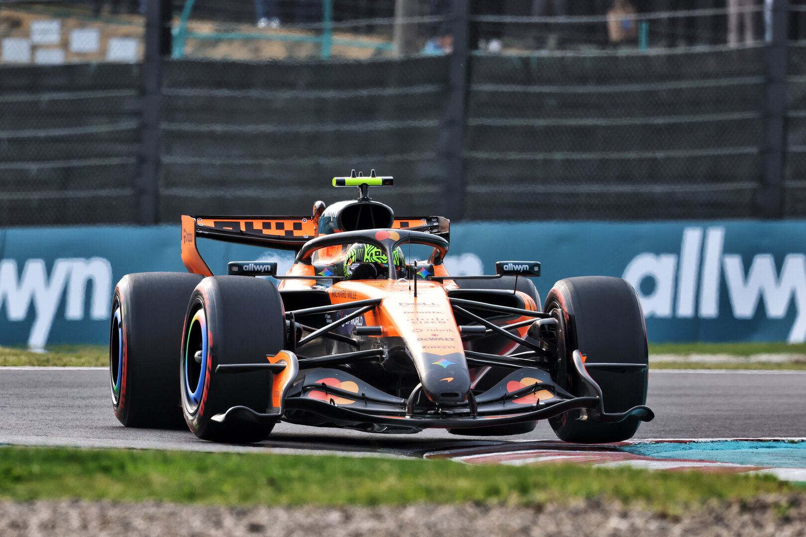 GP GIAPPONE, Lando Norris (GBR) McLaren F1 Team MCL40.
28.03.2026. Formula 1 World Championship, Rd 3, Japanese Grand Prix, Suzuka, Japan, Qualifiche Day.
- www.xpbimages.com, EMail: requests@xpbimages.com © Copyright: Rew / XPB Images