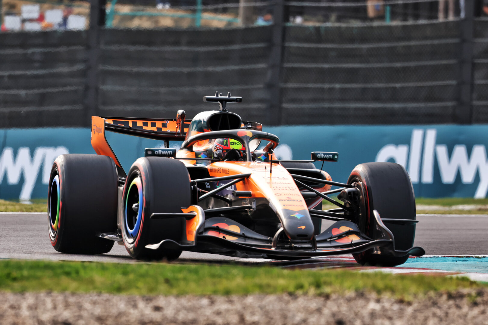 GP GIAPPONE, Oscar Piastri (AUS) McLaren F1 Team MCL40.
28.03.2026. Formula 1 World Championship, Rd 3, Japanese Grand Prix, Suzuka, Japan, Qualifiche Day.
- www.xpbimages.com, EMail: requests@xpbimages.com © Copyright: Rew / XPB Images