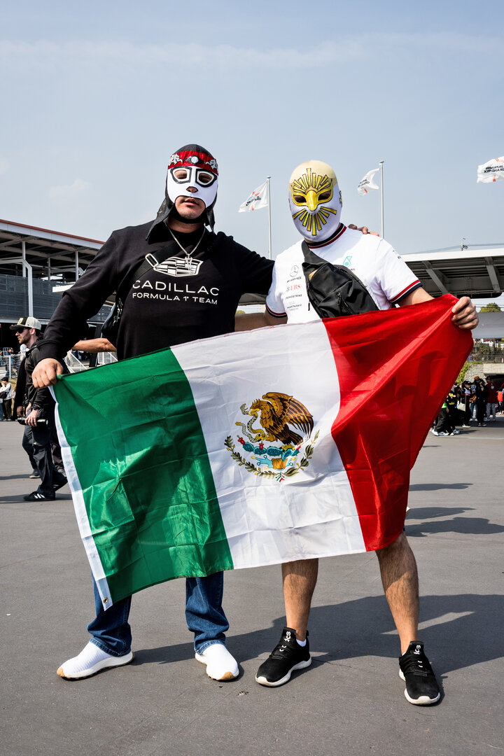 GP GIAPPONE, Circuit Atmosfera - Cadillac Formula 1 Team fans.
28.03.2026. Formula 1 World Championship, Rd 3, Japanese Grand Prix, Suzuka, Japan, Qualifiche Day.
- www.xpbimages.com, EMail: requests@xpbimages.com © Copyright: Rew / XPB Images