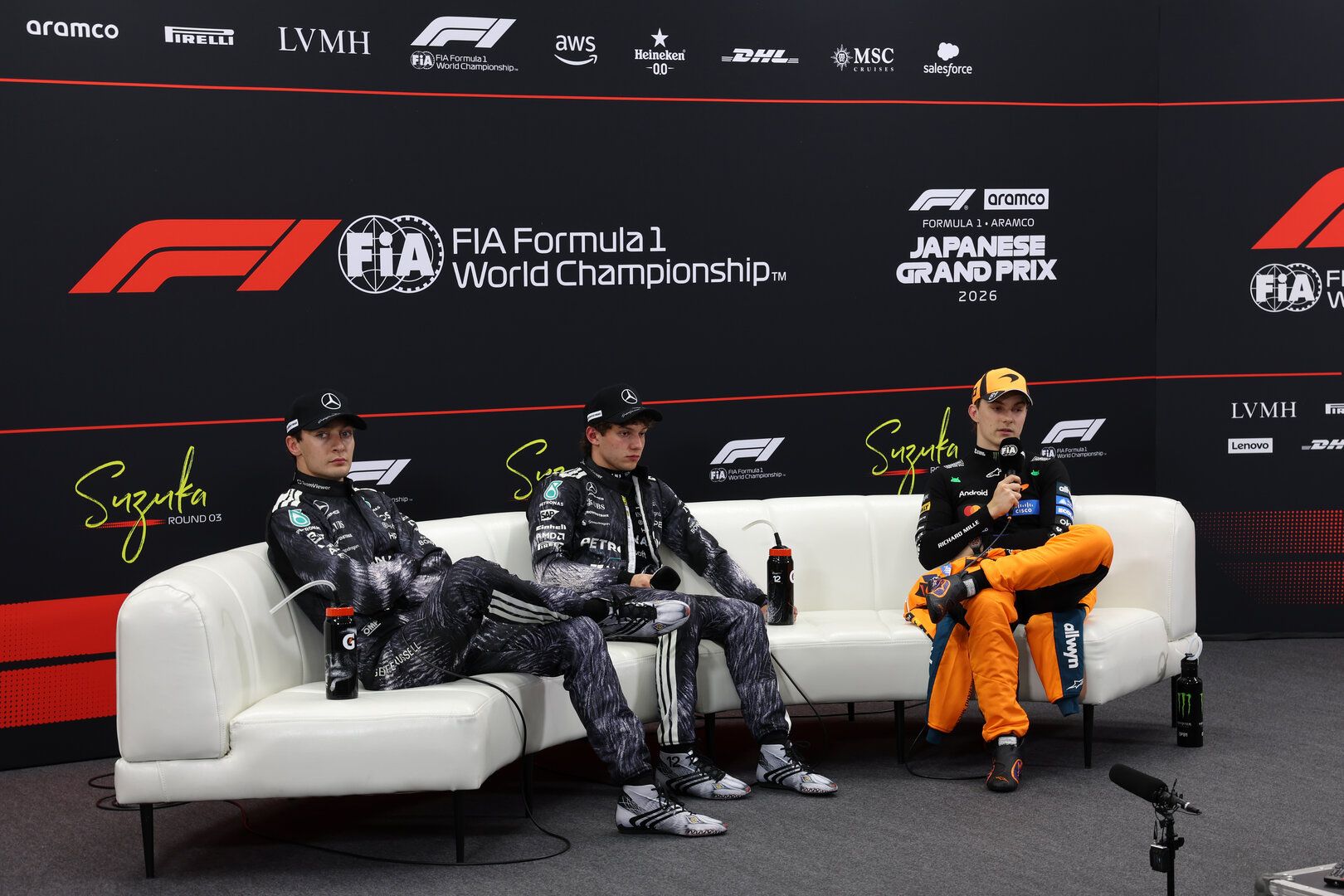 GP GIAPPONE, (L to R): George Russell (GBR) Mercedes AMG Formula One Team; Andrea Kimi Antonelli (ITA) Mercedes AMG Formula One Team; e Oscar Piastri (AUS) McLaren F1 Team, in the FIA Press Conference.
28.03.2026. Formula 1 World Championship, Rd 3, Japanese Grand Prix, Suzuka, Japan, Qualifiche Day.
- www.xpbimages.com, EMail: requests@xpbimages.com © Copyright: Rew / XPB Images