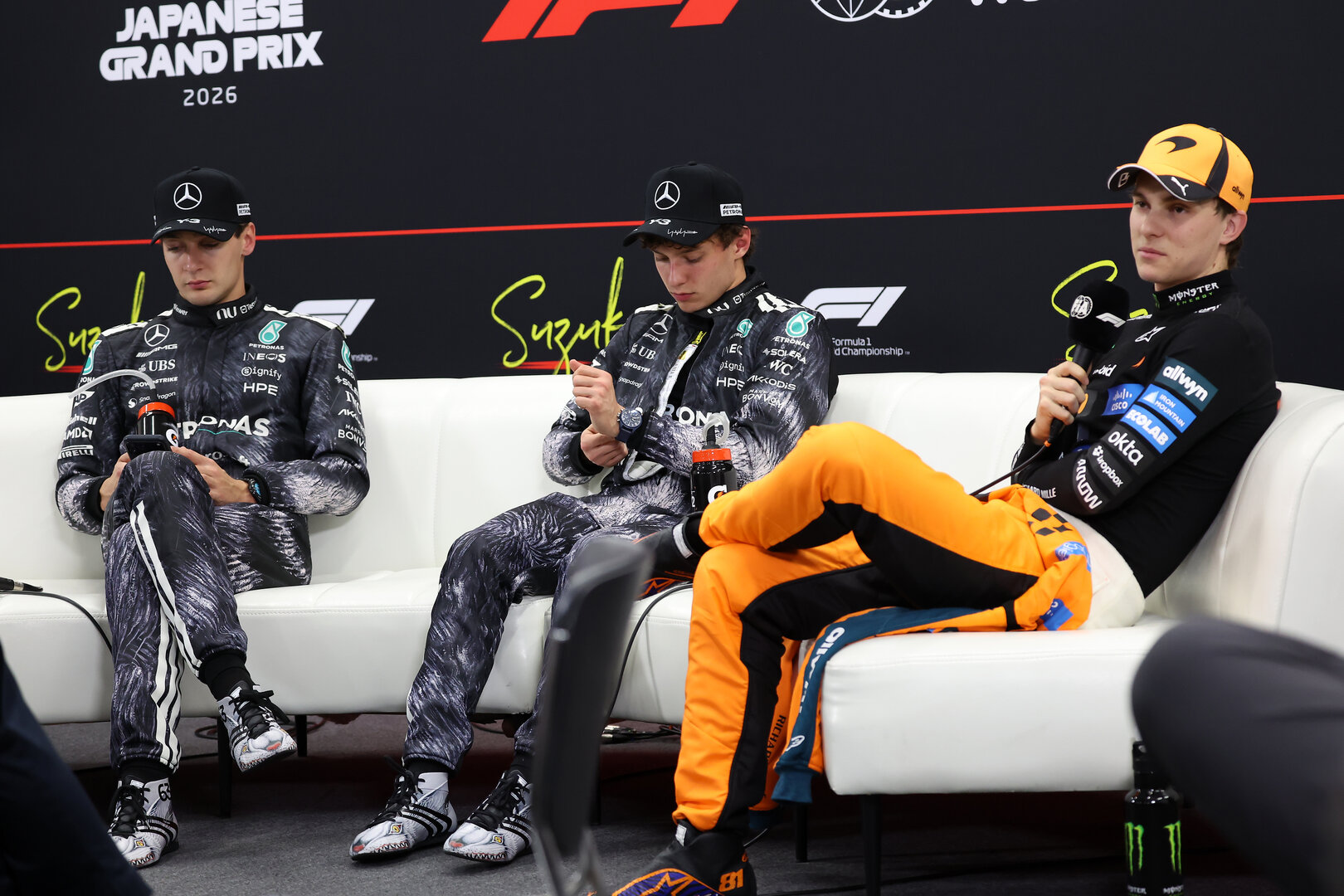 GP GIAPPONE, (L to R): George Russell (GBR) Mercedes AMG Formula One Team; Andrea Kimi Antonelli (ITA) Mercedes AMG Formula One Team; e Oscar Piastri (AUS) McLaren F1 Team, in the FIA Press Conference.
28.03.2026. Formula 1 World Championship, Rd 3, Japanese Grand Prix, Suzuka, Japan, Qualifiche Day.
 - www.xpbimages.com, EMail: requests@xpbimages.com © Copyright: Rew / XPB Images