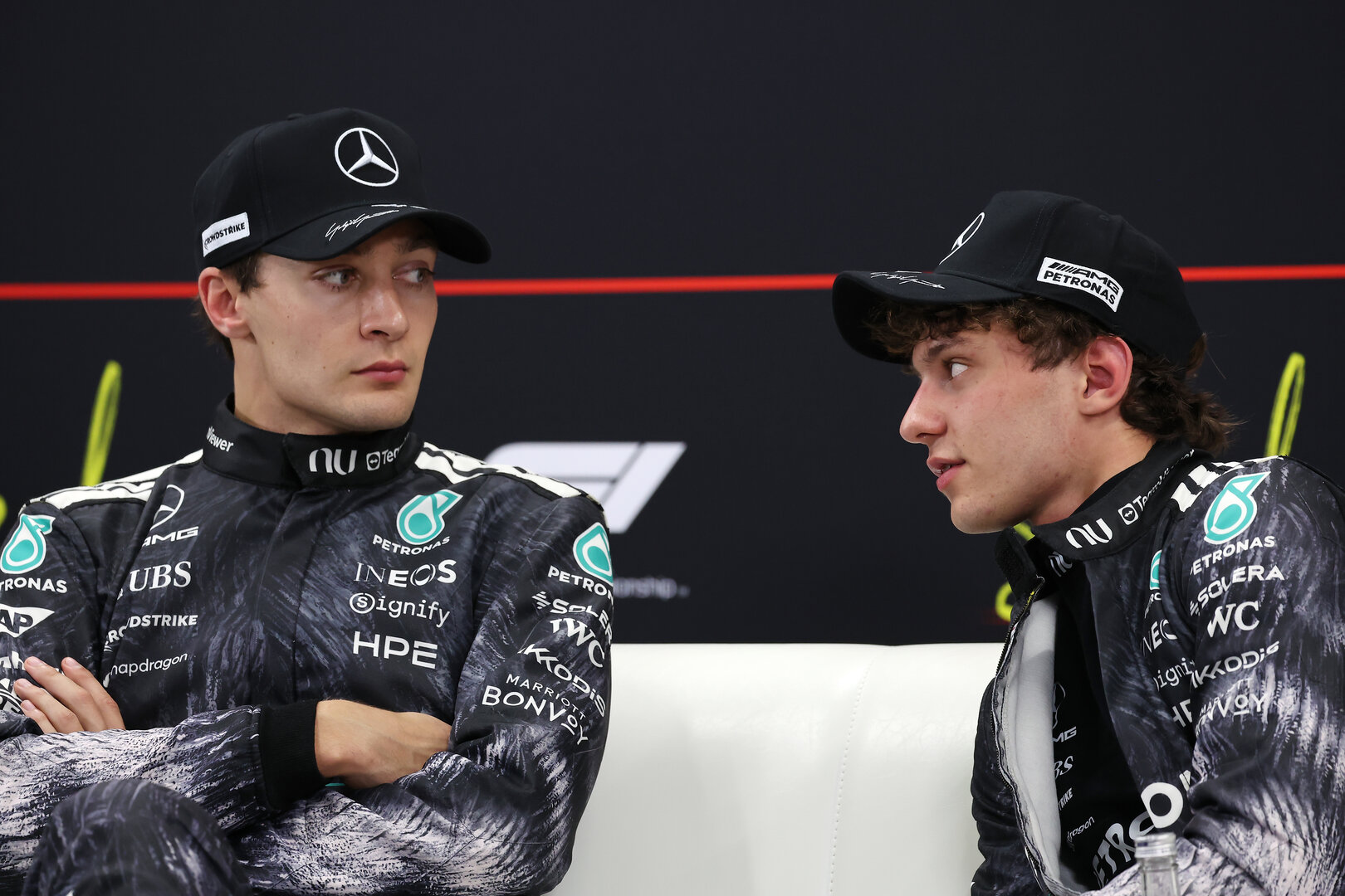 GP GIAPPONE, (L to R): George Russell (GBR) Mercedes AMG Formula One Team e Andrea Kimi Antonelli (ITA) Mercedes AMG Formula One Team in the post qualifying FIA Press Conference.
28.03.2026. Formula 1 World Championship, Rd 3, Japanese Grand Prix, Suzuka, Japan, Qualifiche Day.
- www.xpbimages.com, EMail: requests@xpbimages.com © Copyright: Rew / XPB Images