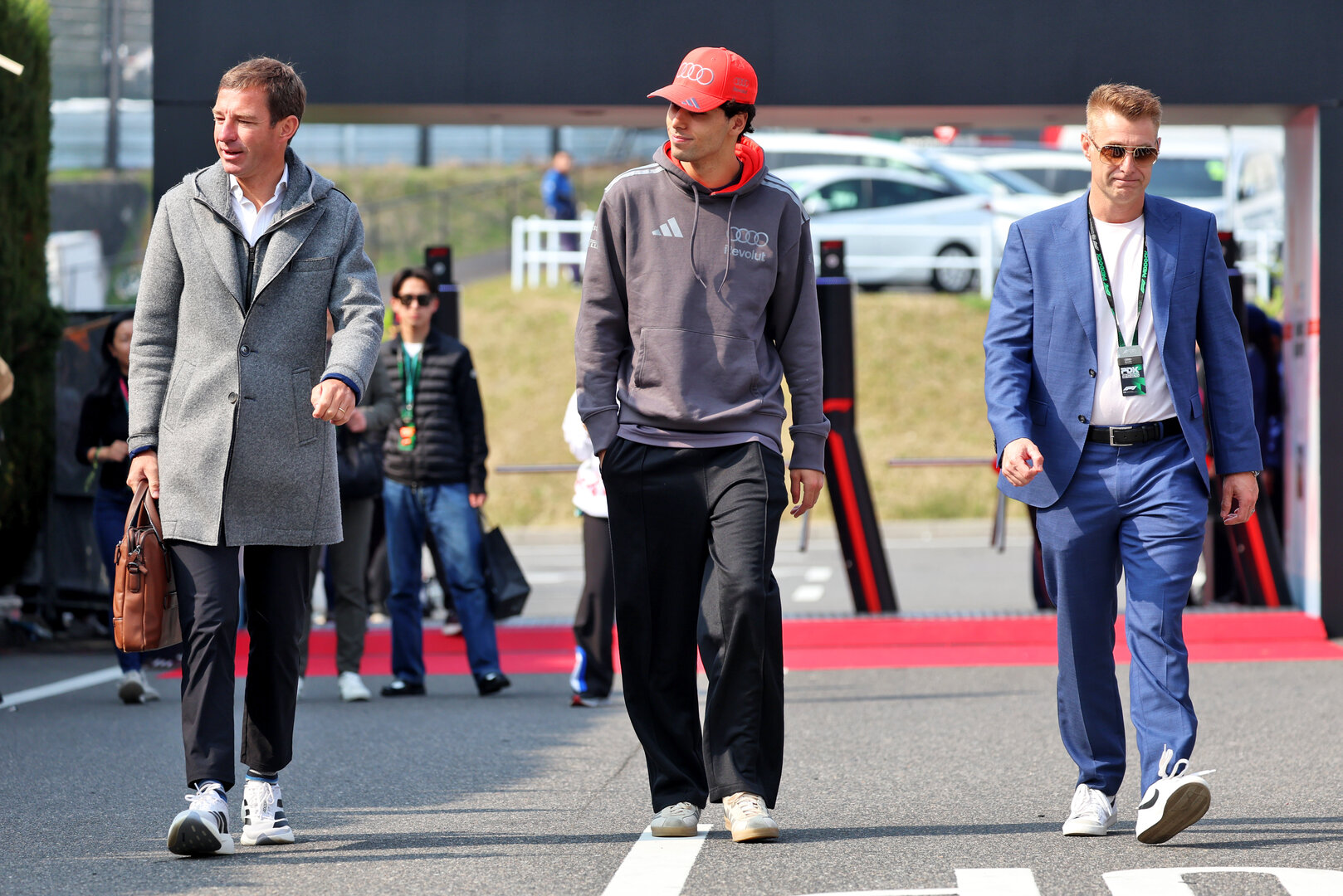 GP GIAPPONE, (L to R): Albert Resclosa Coll (ESP) A14 Management with Gabriel Bortoleto (BRA) Audi F1 Team.
29.03.2026. Formula 1 World Championship, Rd 3, Japanese Grand Prix, Suzuka, Japan, Gara Day.
- www.xpbimages.com, EMail: requests@xpbimages.com © Copyright: Rew / XPB Images