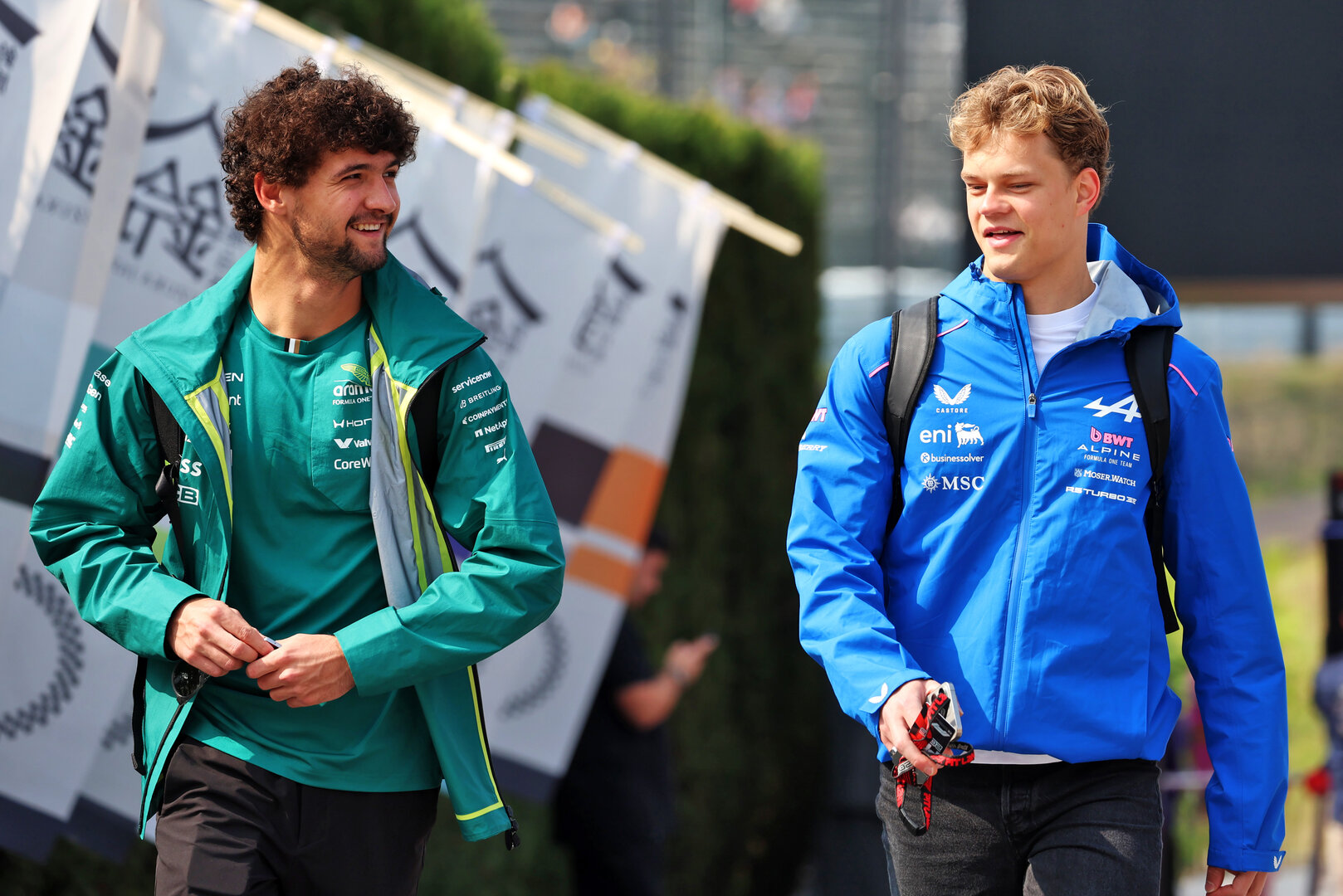 GP GIAPPONE, (L to R): Jak Crawford (USA) Aston Martin F1 Team AMR26 Reserve Driver with Paul Aron (EST) Alpine F1 Team Reserve Driver.
29.03.2026. Formula 1 World Championship, Rd 3, Japanese Grand Prix, Suzuka, Japan, Gara Day.
- www.xpbimages.com, EMail: requests@xpbimages.com © Copyright: Rew / XPB Images