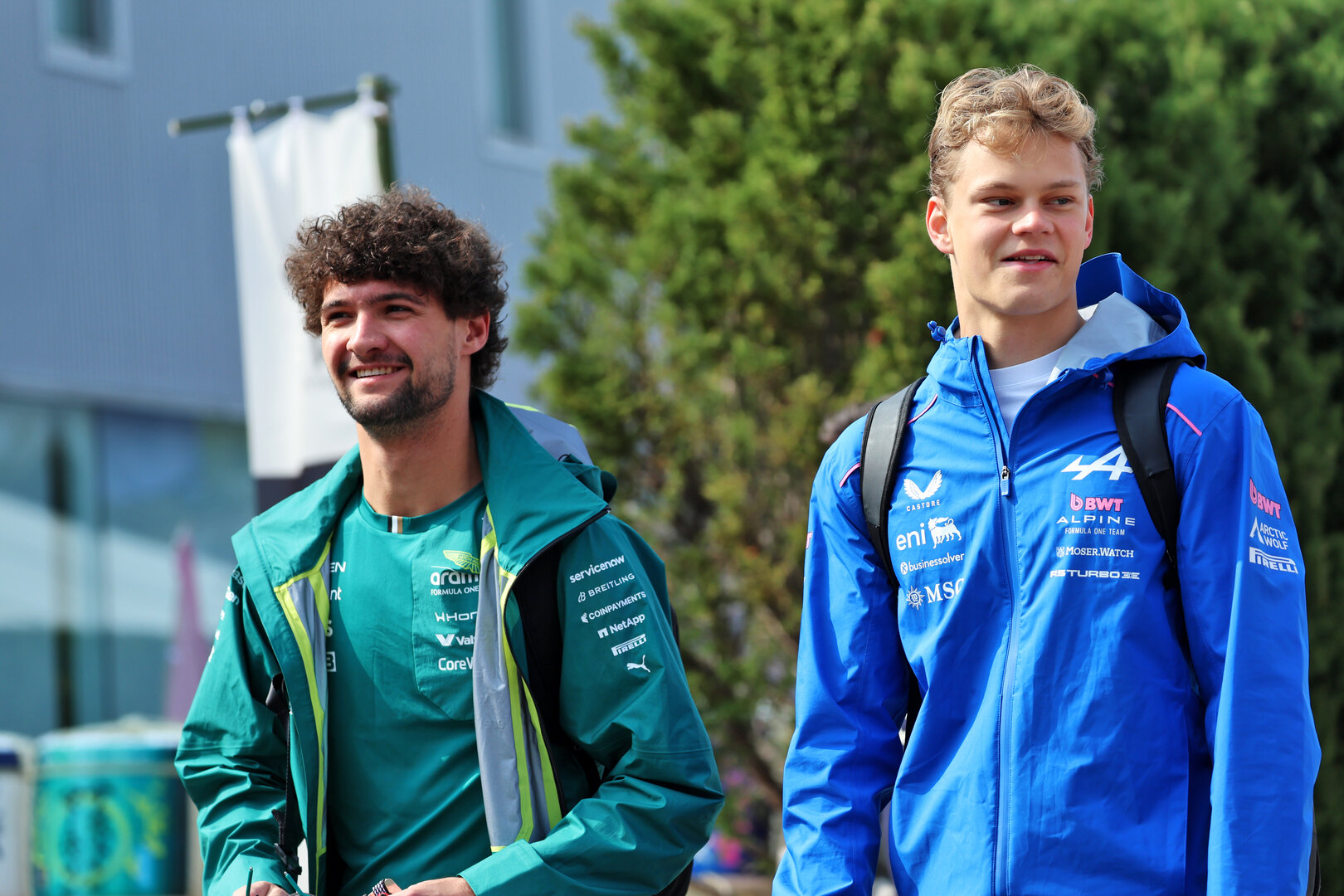 GP GIAPPONE, (L to R): Jak Crawford (USA) Aston Martin F1 Team AMR26 Reserve Driver with Paul Aron (EST) Alpine F1 Team Reserve Driver.
29.03.2026. Formula 1 World Championship, Rd 3, Japanese Grand Prix, Suzuka, Japan, Gara Day.
 - www.xpbimages.com, EMail: requests@xpbimages.com © Copyright: Rew / XPB Images