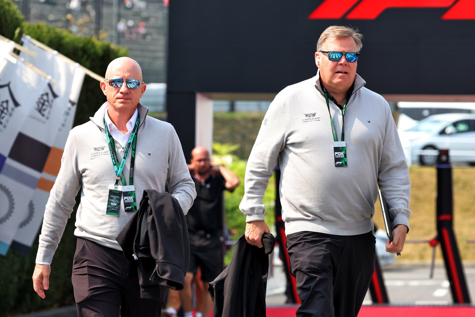 GP GIAPPONE, (L to R): Eric Warren (USA) Cadillac Vice President, Global Motorsports Competiton with Jim Campbell (USA) General Motors Performance e Motorsports Commercial Operations Vice President.
29.03.2026. Formula 1 World Championship, Rd 3, Japanese Grand Prix, Suzuka, Japan, Gara Day.
- www.xpbimages.com, EMail: requests@xpbimages.com © Copyright: Bearne / XPB Images