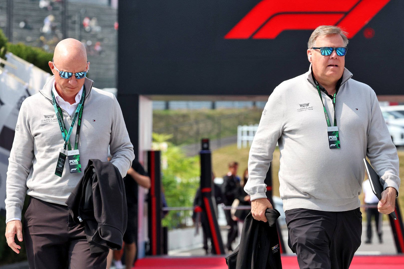 GP GIAPPONE, (L to R): Eric Warren (USA) Cadillac Vice President, Global Motorsports Competiton with Jim Campbell (USA) General Motors Performance e Motorsports Commercial Operations Vice President.
29.03.2026. Formula 1 World Championship, Rd 3, Japanese Grand Prix, Suzuka, Japan, Gara Day.
- www.xpbimages.com, EMail: requests@xpbimages.com © Copyright: Bearne / XPB Images