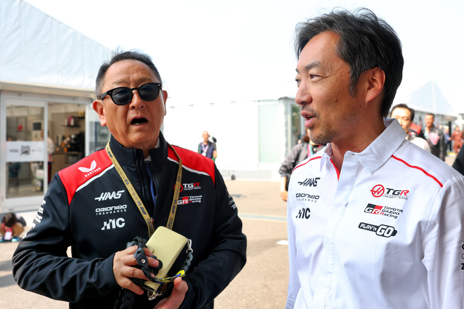 GP GIAPPONE, (L to R): Akio Toyoda (JPN) Toyota Motor Corporation Chairman with Ayao Komatsu (JPN) Haas F1 Team Principal.
29.03.2026. Formula 1 World Championship, Rd 3, Japanese Grand Prix, Suzuka, Japan, Gara Day.
- www.xpbimages.com, EMail: requests@xpbimages.com © Copyright: Bearne / XPB Images