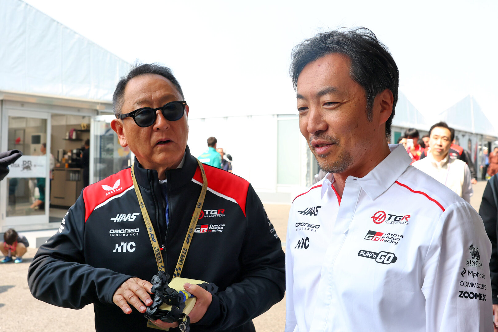 GP GIAPPONE, (L to R): Akio Toyoda (JPN) Toyota Motor Corporation Chairman with Ayao Komatsu (JPN) Haas F1 Team Principal.
29.03.2026. Formula 1 World Championship, Rd 3, Japanese Grand Prix, Suzuka, Japan, Gara Day.
- www.xpbimages.com, EMail: requests@xpbimages.com © Copyright: Bearne / XPB Images