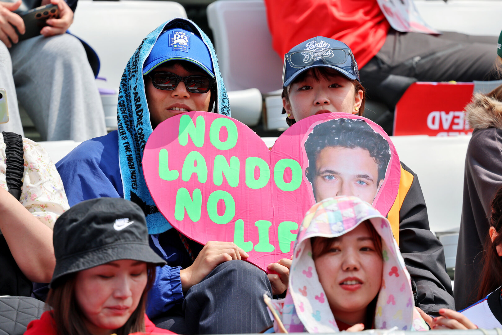 GP GIAPPONE, Circuit Atmosfera - fans in the grandstand.
29.03.2026. Formula 1 World Championship, Rd 3, Japanese Grand Prix, Suzuka, Japan, Gara Day.
- www.xpbimages.com, EMail: requests@xpbimages.com © Copyright: Batchelor / XPB Images