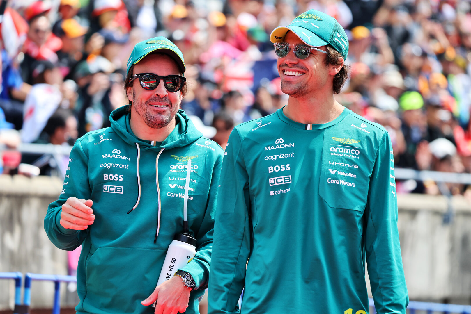 GP GIAPPONE, (L to R): Fernando Alonso (ESP) Aston Martin F1 Team with Lance Stroll (CDN) Aston Martin F1 Team on the drivers' parade.
29.03.2026. Formula 1 World Championship, Rd 3, Japanese Grand Prix, Suzuka, Japan, Gara Day.
- www.xpbimages.com, EMail: requests@xpbimages.com © Copyright: Batchelor / XPB Images