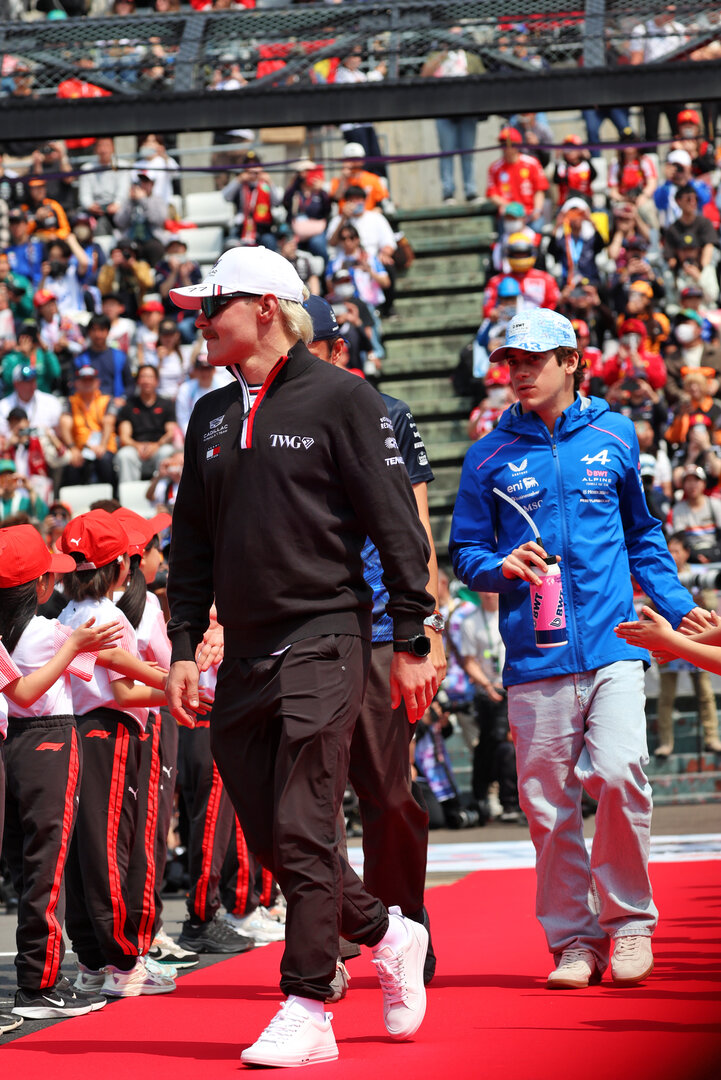 GP GIAPPONE, Valtteri Bottas (FIN) Cadillac Formula 1 Team on the drivers' parade.
29.03.2026. Formula 1 World Championship, Rd 3, Japanese Grand Prix, Suzuka, Japan, Gara Day.
 - www.xpbimages.com, EMail: requests@xpbimages.com © Copyright: Rew / XPB Images
