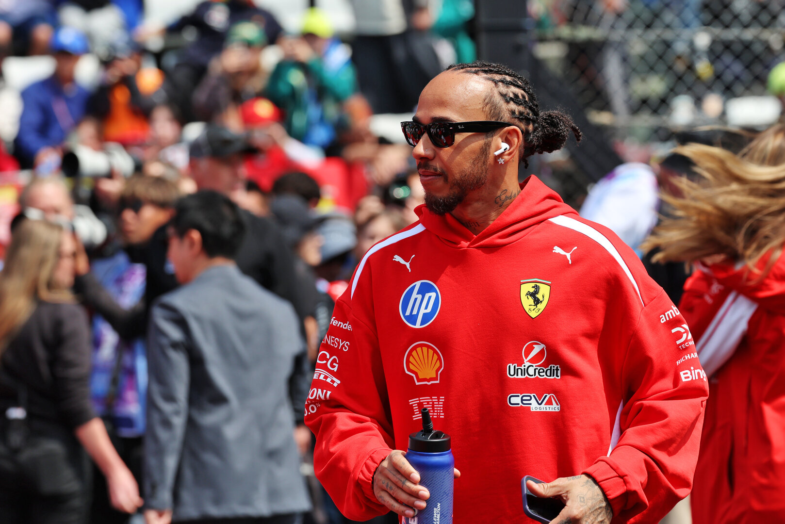 GP GIAPPONE, Lewis Hamilton (GBR) Ferrari on the drivers' parade.
29.03.2026. Formula 1 World Championship, Rd 3, Japanese Grand Prix, Suzuka, Japan, Gara Day.
 - www.xpbimages.com, EMail: requests@xpbimages.com © Copyright: Rew / XPB Images