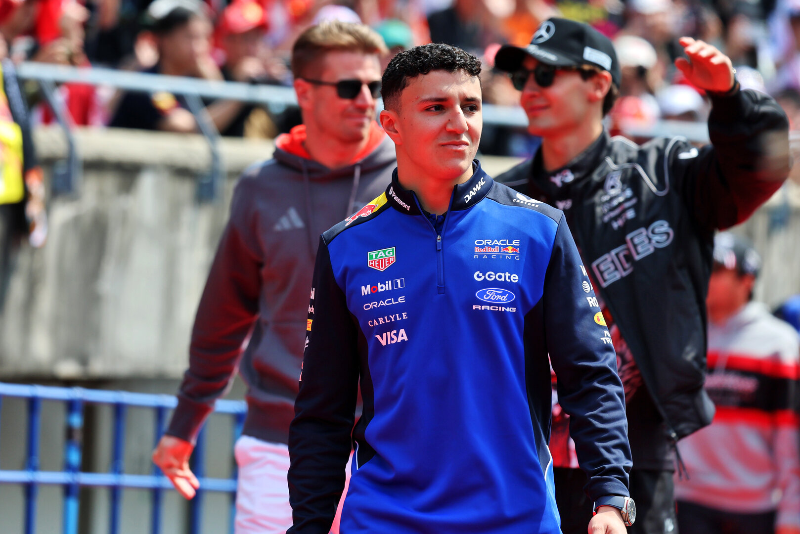 GP GIAPPONE, Isack Hadjar (FRA) Red Bull Racing on the drivers' parade.
29.03.2026. Formula 1 World Championship, Rd 3, Japanese Grand Prix, Suzuka, Japan, Gara Day.
- www.xpbimages.com, EMail: requests@xpbimages.com © Copyright: Batchelor / XPB Images