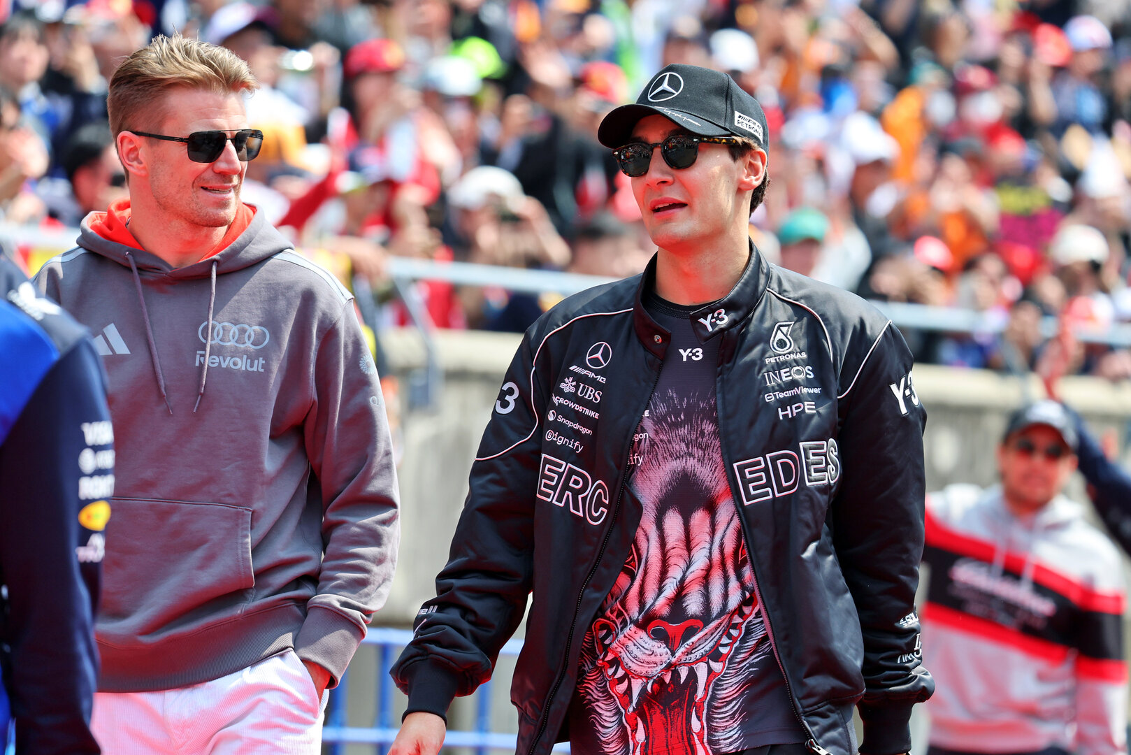 GP GIAPPONE, (L to R): Nico Hulkenberg (GER) Audi F1 Team e George Russell (GBR) Mercedes AMG Formula One Team on the drivers' parade.
29.03.2026. Formula 1 World Championship, Rd 3, Japanese Grand Prix, Suzuka, Japan, Gara Day.
- www.xpbimages.com, EMail: requests@xpbimages.com © Copyright: Batchelor / XPB Images