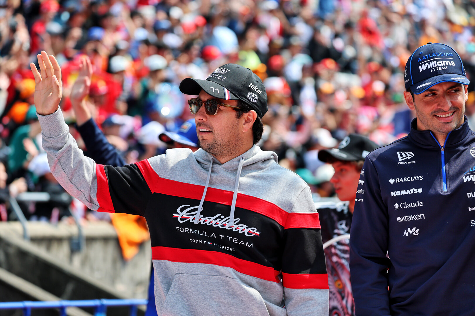 GP GIAPPONE, (L to R): Sergio Perez (MEX) Cadillac Formula 1 Team e Carlos Sainz (ESP) Williams F1 Team on the drivers' parade.
29.03.2026. Formula 1 World Championship, Rd 3, Japanese Grand Prix, Suzuka, Japan, Gara Day.
- www.xpbimages.com, EMail: requests@xpbimages.com © Copyright: Batchelor / XPB Images