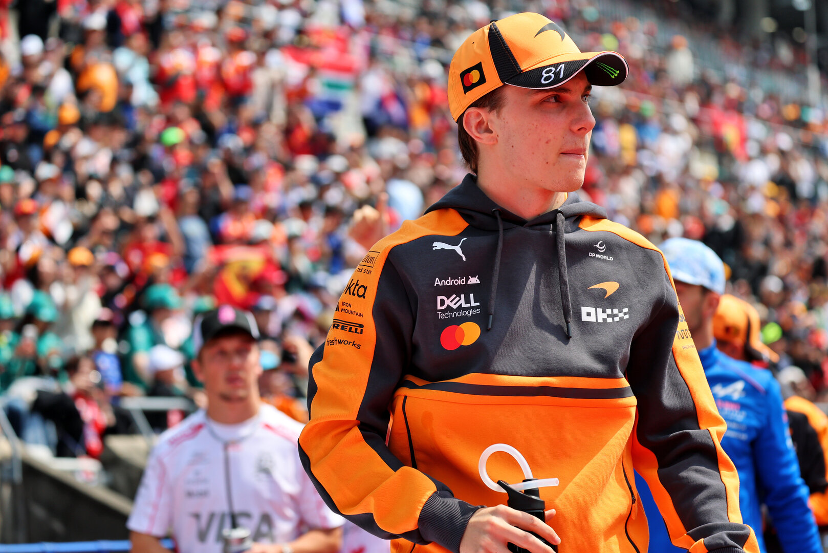 GP GIAPPONE, Oscar Piastri (AUS) McLaren F1 Team on the drivers' parade.
29.03.2026. Formula 1 World Championship, Rd 3, Japanese Grand Prix, Suzuka, Japan, Gara Day.
- www.xpbimages.com, EMail: requests@xpbimages.com © Copyright: Batchelor / XPB Images