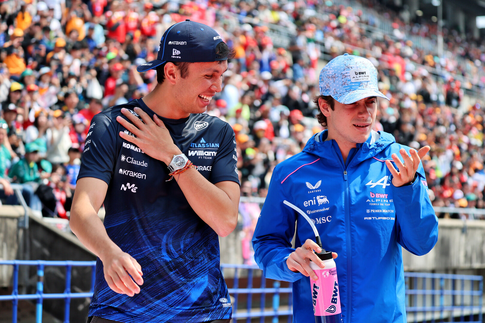 GP GIAPPONE, (L to R): Alexander Albon (THA) Williams F1 Team e Franco Colapinto (ARG) Alpine F1 Team on the drivers' parade.
29.03.2026. Formula 1 World Championship, Rd 3, Japanese Grand Prix, Suzuka, Japan, Gara Day.
- www.xpbimages.com, EMail: requests@xpbimages.com © Copyright: Batchelor / XPB Images