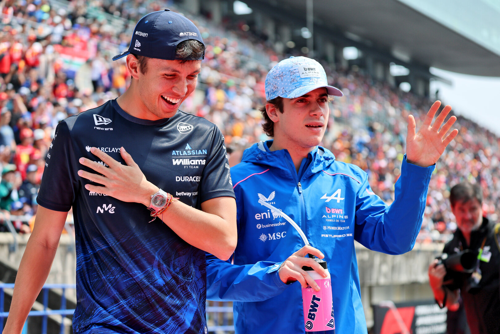 GP GIAPPONE, (L to R): Alexander Albon (THA) Williams F1 Team e Franco Colapinto (ARG) Alpine F1 Team on the drivers' parade.
29.03.2026. Formula 1 World Championship, Rd 3, Japanese Grand Prix, Suzuka, Japan, Gara Day.
- www.xpbimages.com, EMail: requests@xpbimages.com © Copyright: Batchelor / XPB Images