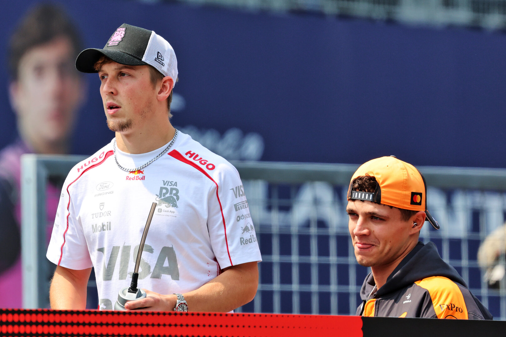 GP GIAPPONE, (L to R): Liam Lawson (NZL) Racing Bulls Formula One Team e Lando Norris (GBR) McLaren F1 Team on the drivers' parade.
29.03.2026. Formula 1 World Championship, Rd 3, Japanese Grand Prix, Suzuka, Japan, Gara Day.
- www.xpbimages.com, EMail: requests@xpbimages.com © Copyright: Batchelor / XPB Images
