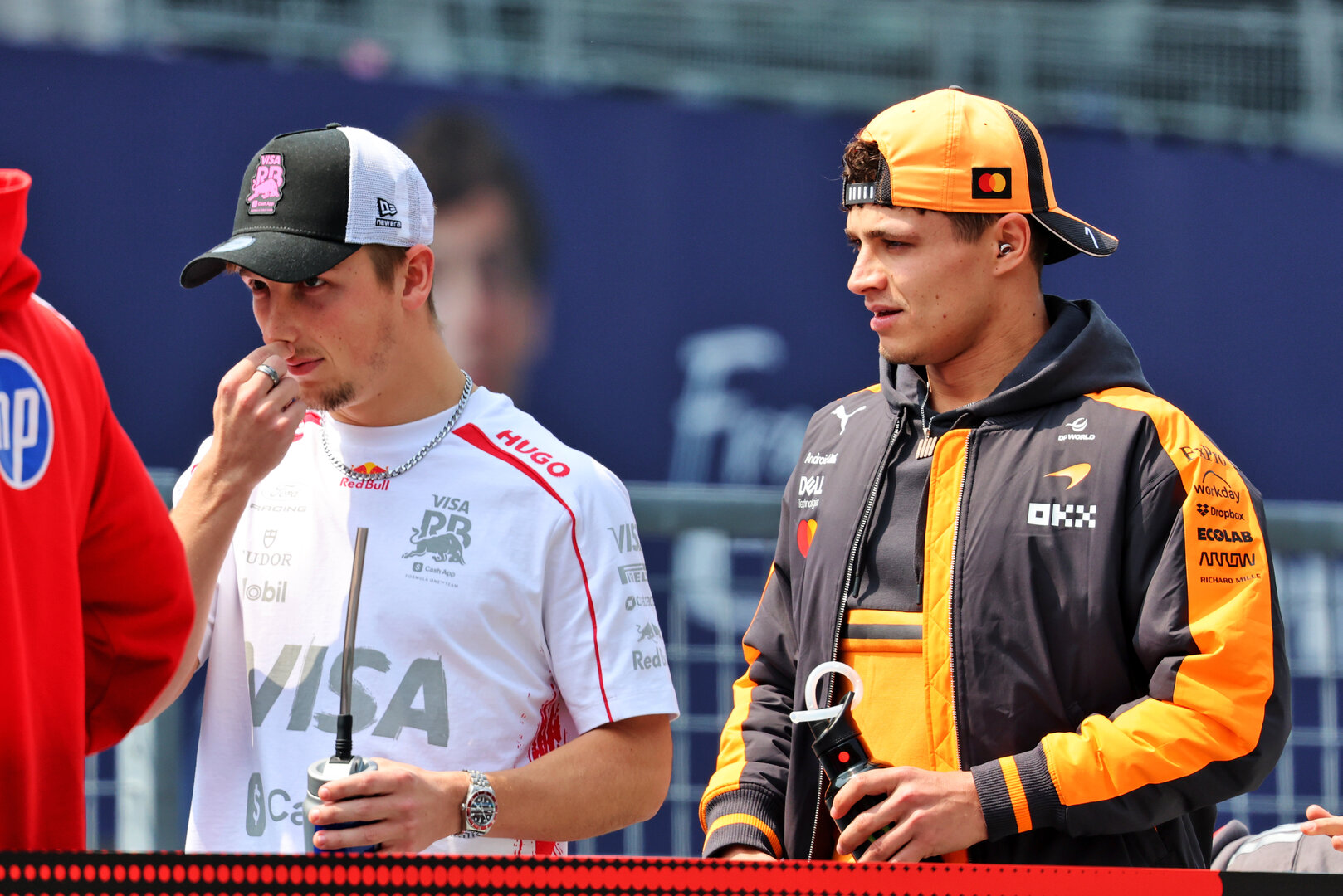 GP GIAPPONE, (L to R): Liam Lawson (NZL) Racing Bulls Formula One Team e Lando Norris (GBR) McLaren F1 Team on the drivers' parade.
29.03.2026. Formula 1 World Championship, Rd 3, Japanese Grand Prix, Suzuka, Japan, Gara Day.
- www.xpbimages.com, EMail: requests@xpbimages.com © Copyright: Batchelor / XPB Images