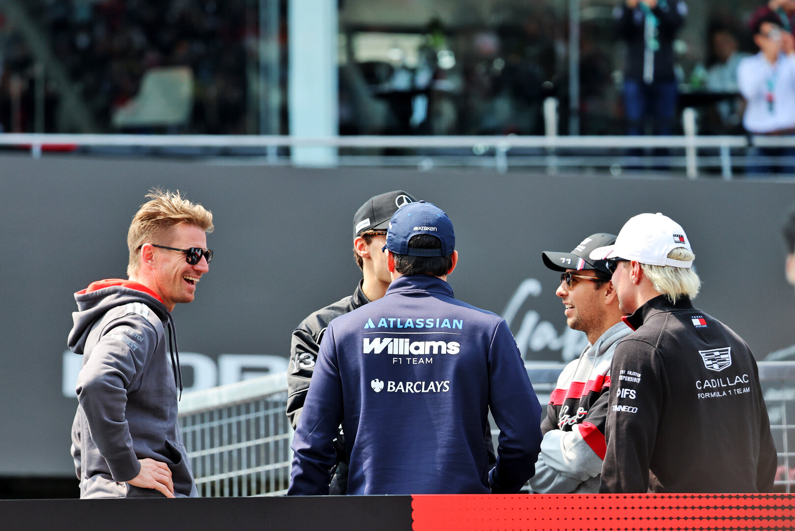 GP GIAPPONE, (L to R): Nico Hulkenberg (GER) Audi F1 Team; George Russell (GBR) Mercedes AMG Formula One Team; Carlos Sainz (ESP) Williams F1 Team; Sergio Perez (MEX) Cadillac Formula 1 Team; e Valtteri Bottas (FIN) Cadillac Formula 1 Team, on the drivers' parade.
29.03.2026. Formula 1 World Championship, Rd 3, Japanese Grand Prix, Suzuka, Japan, Gara Day.
- www.xpbimages.com, EMail: requests@xpbimages.com © Copyright: Batchelor / XPB Images