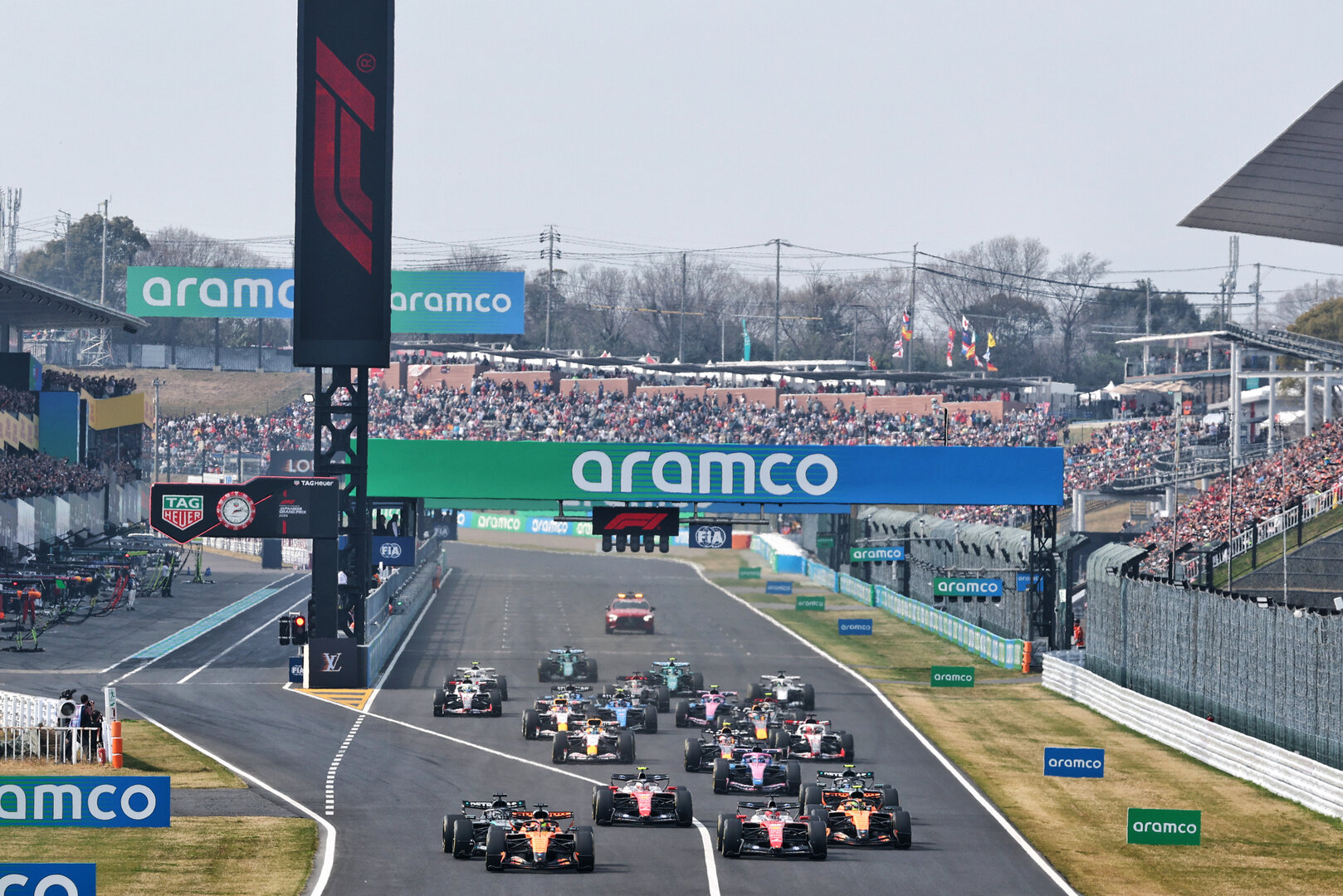 GP GIAPPONE, Oscar Piastri (AUS) McLaren F1 Team MCL40 takes the lead at the partenza of the race.
29.03.2026. Formula 1 World Championship, Rd 3, Japanese Grand Prix, Suzuka, Japan, Gara Day.
- www.xpbimages.com, EMail: requests@xpbimages.com © Copyright: Bearne / XPB Images