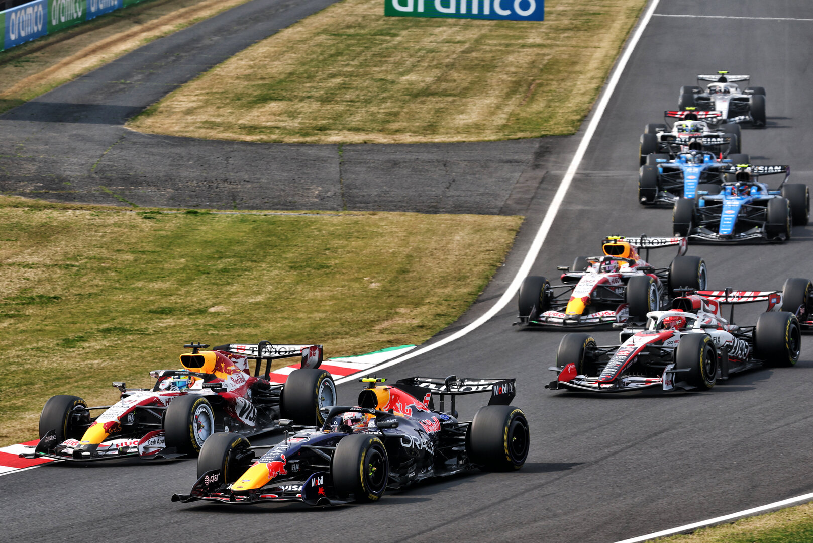 GP GIAPPONE, Isack Hadjar (FRA) Red Bull Racing RB22 e Arvid Lindblad (GBR) Racing Bulls Formula One Team VCARB 03 at the partenza of the race.
29.03.2026. Formula 1 World Championship, Rd 3, Japanese Grand Prix, Suzuka, Japan, Gara Day.
- www.xpbimages.com, EMail: requests@xpbimages.com © Copyright: Bearne / XPB Images