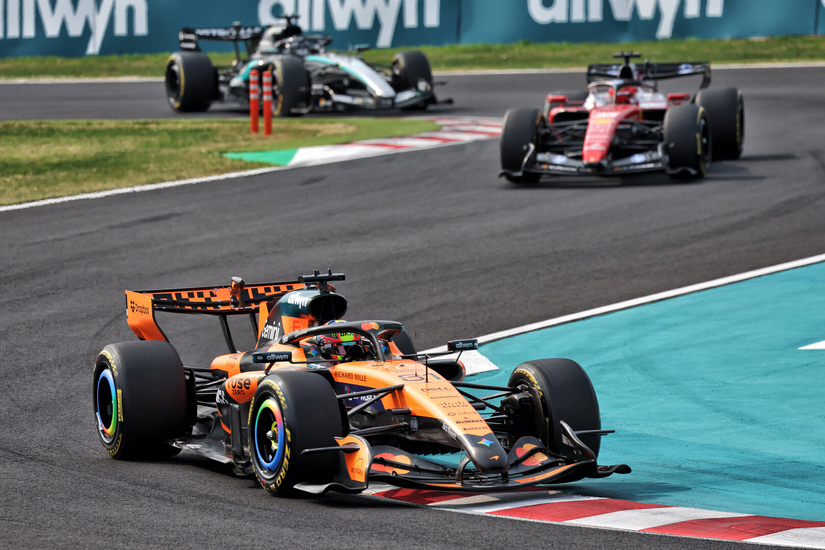 GP GIAPPONE, Oscar Piastri (AUS) McLaren F1 Team MCL40.
29.03.2026. Formula 1 World Championship, Rd 3, Japanese Grand Prix, Suzuka, Japan, Gara Day.
 - www.xpbimages.com, EMail: requests@xpbimages.com © Copyright: Rew / XPB Images