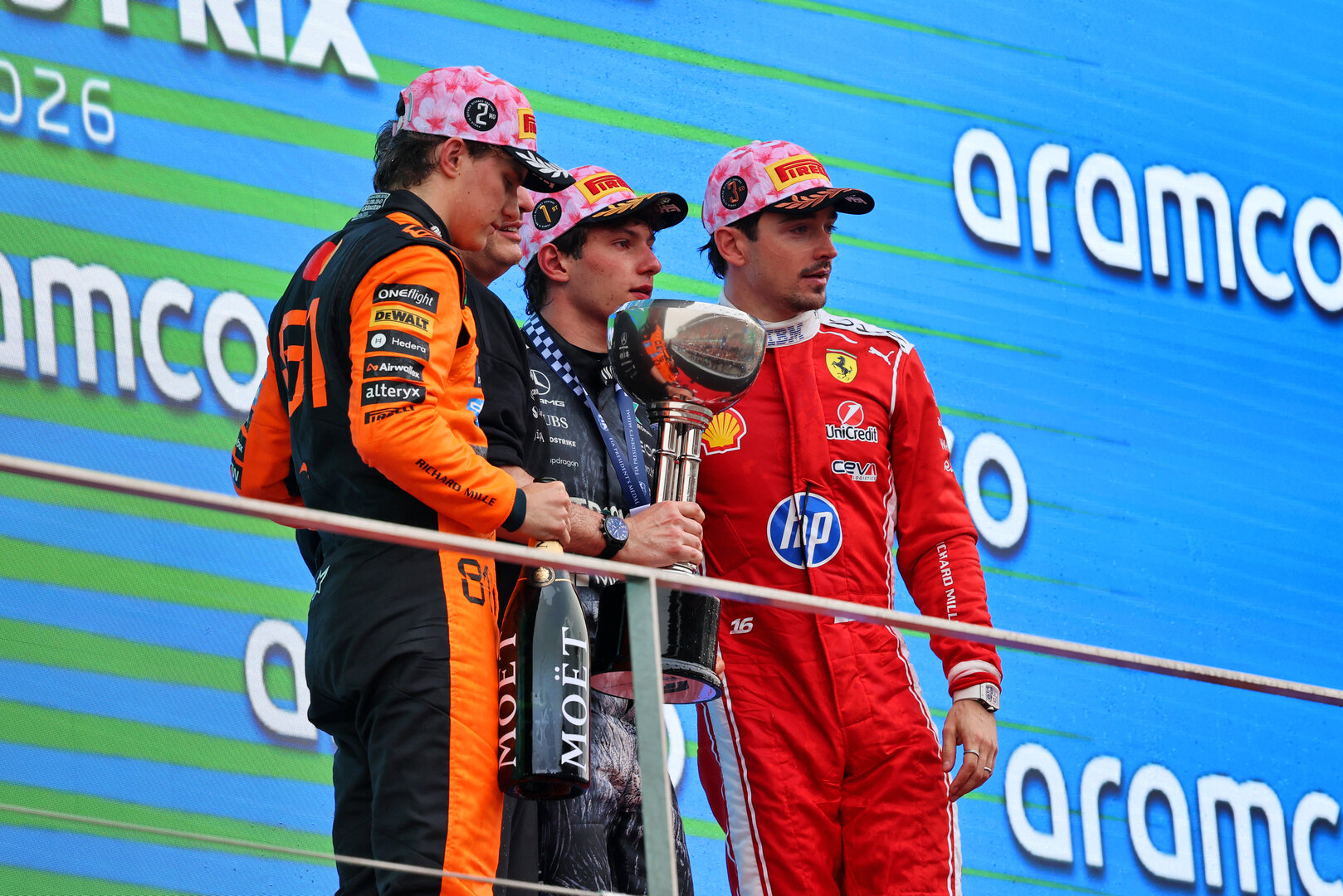 GP GIAPPONE, The podium (L to R): Oscar Piastri (AUS) McLaren F1 Team, second; Andrea Kimi Antonelli (ITA) Mercedes AMG Formula One Team, vincitore; Charles Leclerc (MON) Ferrari, third.
29.03.2026. Formula 1 World Championship, Rd 3, Japanese Grand Prix, Suzuka, Japan, Gara Day.
- www.xpbimages.com, EMail: requests@xpbimages.com © Copyright: Batchelor / XPB Images