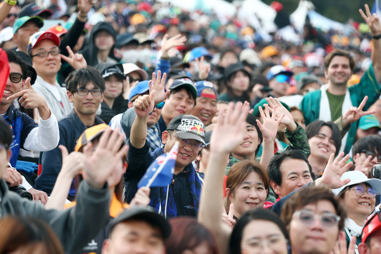 GP GIAPPONE, Circuit Atmosfera - fans in the grandstand.
29.03.2026. Formula 1 World Championship, Rd 3, Japanese Grand Prix, Suzuka, Japan, Gara Day.
- www.xpbimages.com, EMail: requests@xpbimages.com © Copyright: Bearne / XPB Images