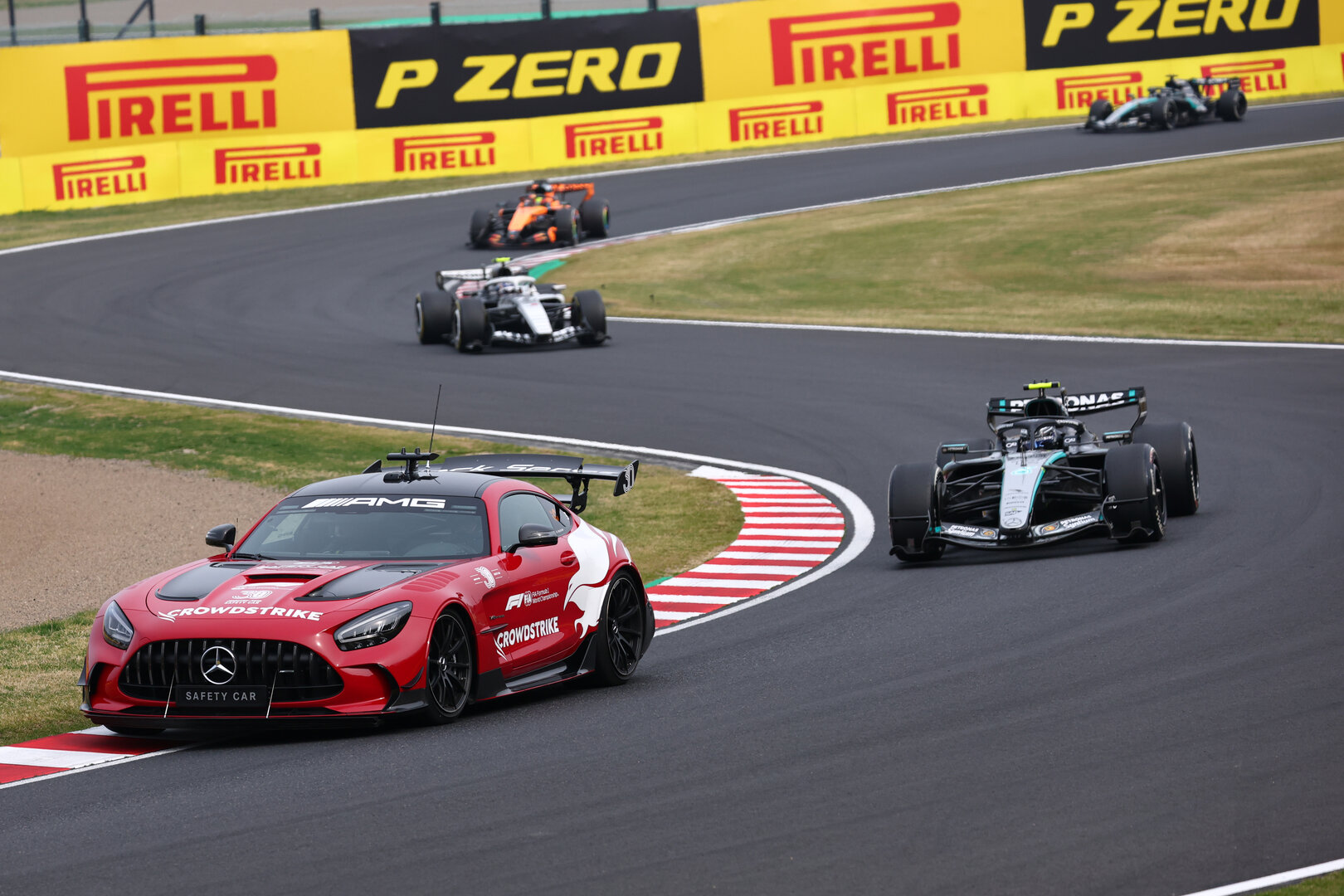 GP GIAPPONE, Andrea Kimi Antonelli (ITA) Mercedes AMG Formula One Team W17 davanti a behind the Mercedes FIA Safety Car.
29.03.2026. Formula 1 World Championship, Rd 3, Japanese Grand Prix, Suzuka, Japan, Gara Day.
- www.xpbimages.com, EMail: requests@xpbimages.com © Copyright: Bearne / XPB Images